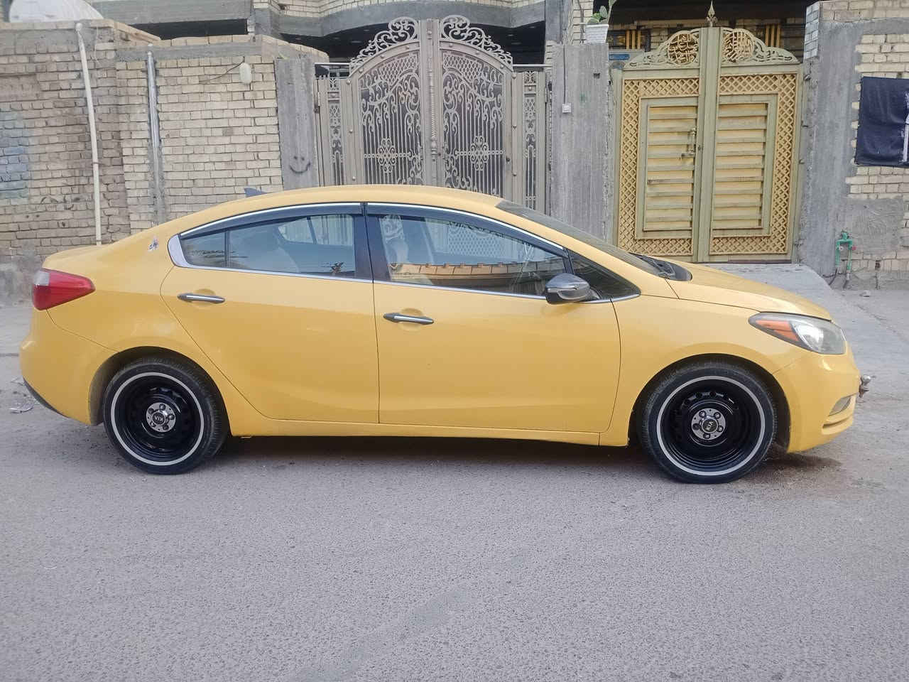 سلام عليكم فورتي امريكي 2015
حادث السياره حافت البنيد سياره ليبل واحد 
مكينه كير تبريد خير من الله تخم تاير ابو خط الابيض 
السعر 100 وبيهه مجال مكان السياره بغداد مدينة الصدر 
***********
