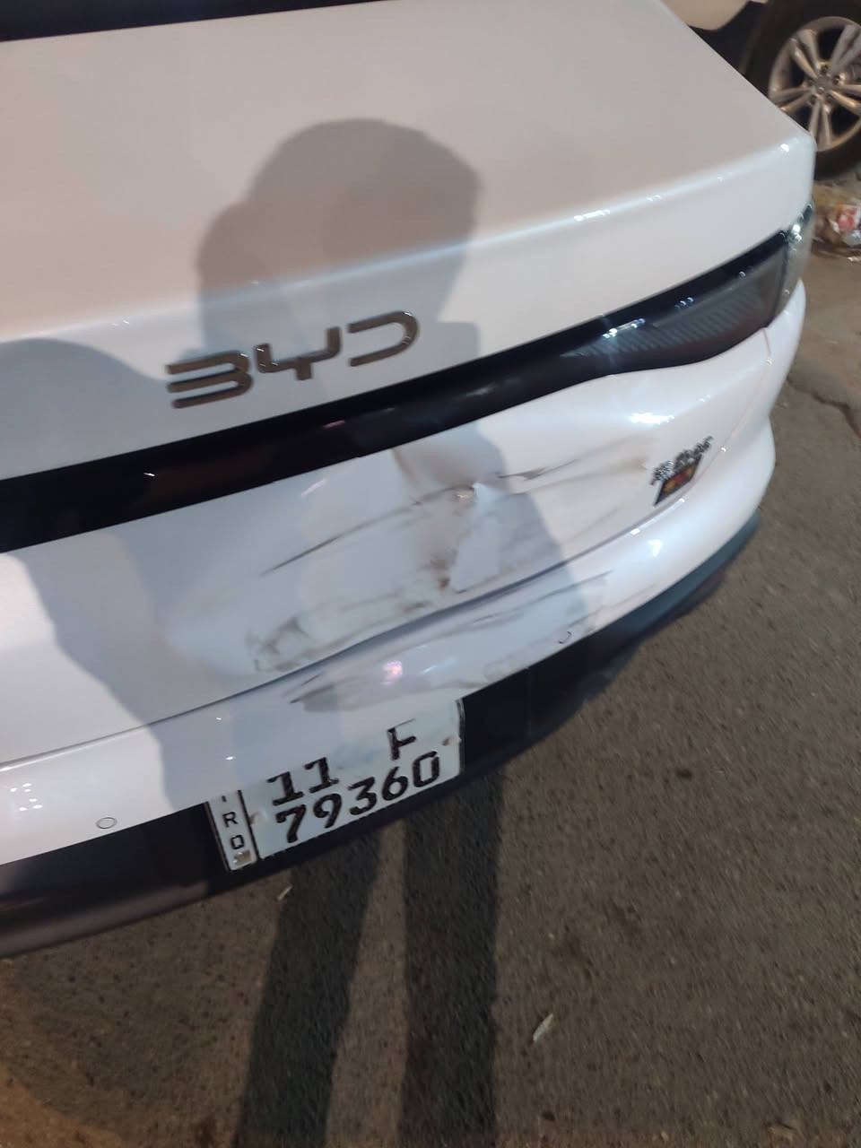 byd 05 سيارة زيرو اخذتها قبل يومين مسجلة كاملة باسمي ماشي 600 كيلو صارت بيها طخة ابو التكتك ابيعها على وضعها ب 18 مليون ***********
