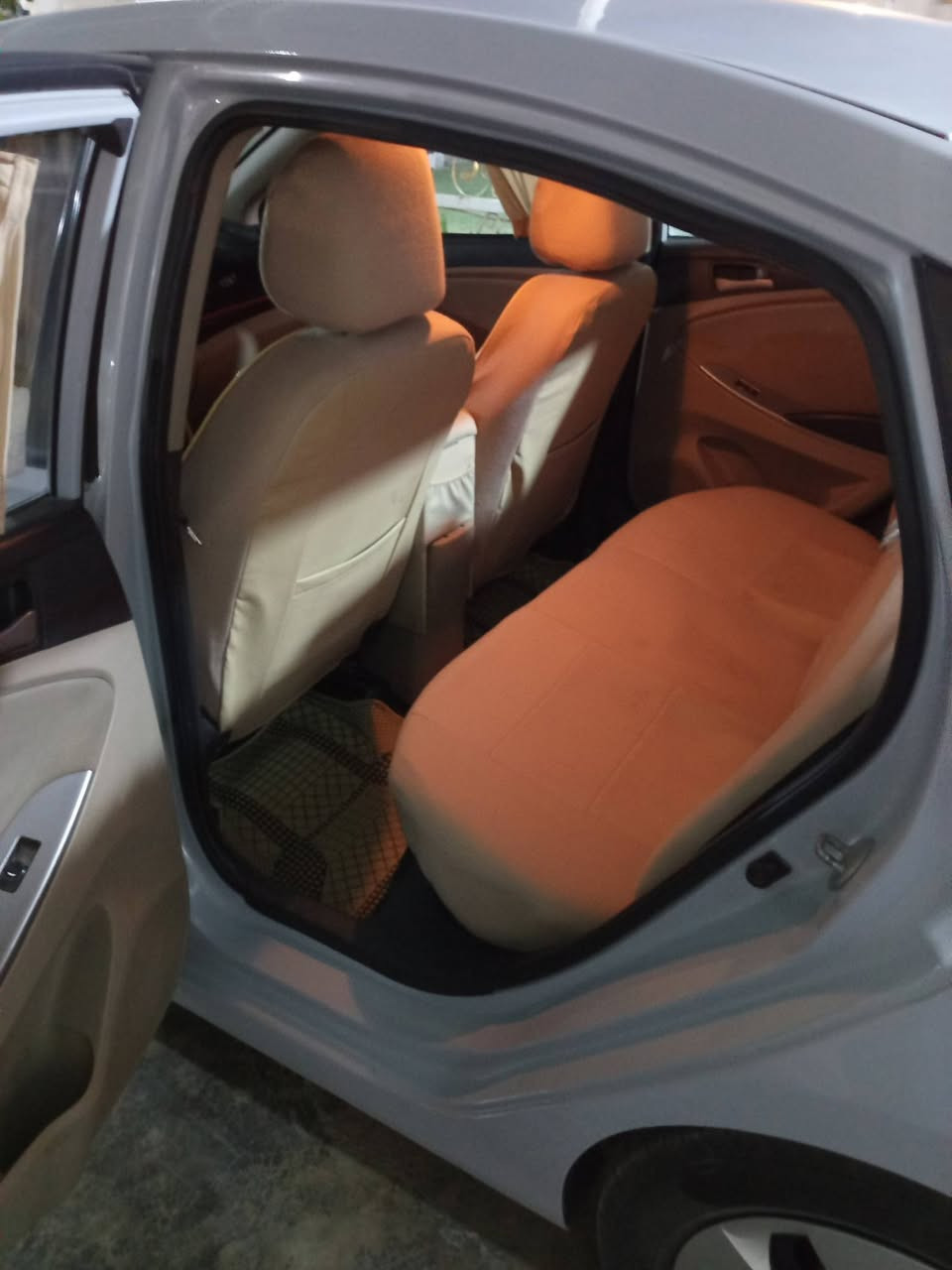 سياره اكسنت موديل ٢٠١٥ رقم بغداد بأسمي  سنويه لحد ٣٠ صبغ احزام  صدر تخم تاير كهربائيات كله فول محرك ١٤٠٠
السياره بيه خيط تبخير كلش قليل  بدون تنقيص 
بيع  أومراوس 
السعر ٨٠ وبيه مجال بسيط 
***********
العنوان ديالى
