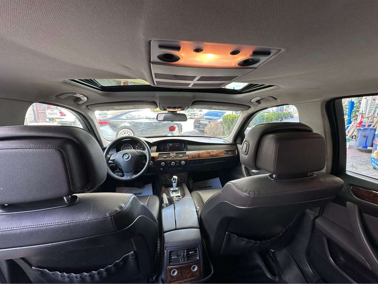 Bmw E60 528i Model2010 
N52 B30 
idrive (ClC)  نفس نظام f10
 بصمة 
بردة خالفي 
كراسي جلد +هيتر +كهرباء+خزن
سلايت روف 
لايتات زينون + زركة لايت 
دبل بصمة بلادي  
شاشة بلادي + ماوس + هارد خزن 
تحكم استيرن + مثبت سرعة + استيرن كهرباء 
مود قيادة 
داخل صاج فورميكة 
ماشية ٢٠٢ الف كيلو 
الشاشة صفر مسج عطلات 
السيارة بيها قطعتين صبغ فقد بدون تبديل جاملغ خالفي وجاملغ امامي بدون ايربك بدون دواخل سيارة على وضع الشركة بدون اي نواقص هزة وسنوية جديد 2030
مكان السياره اربيل عينكاوه
***********
*********** أربيل, العراق
