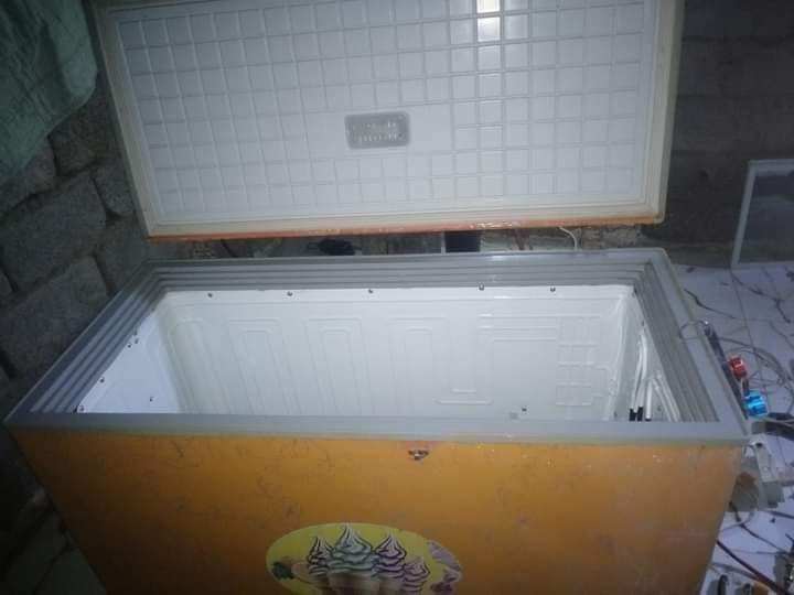 موقعي ....ضمان .....
يتوفر كافة قطع الغيار للتبريد ( ثلاجة-مجمده-براد-سبلت-مكيف)
تصليح مجمده بيه ليك داخلي لف فريز وعمل موقعي
احمد ابو عباس ***********
