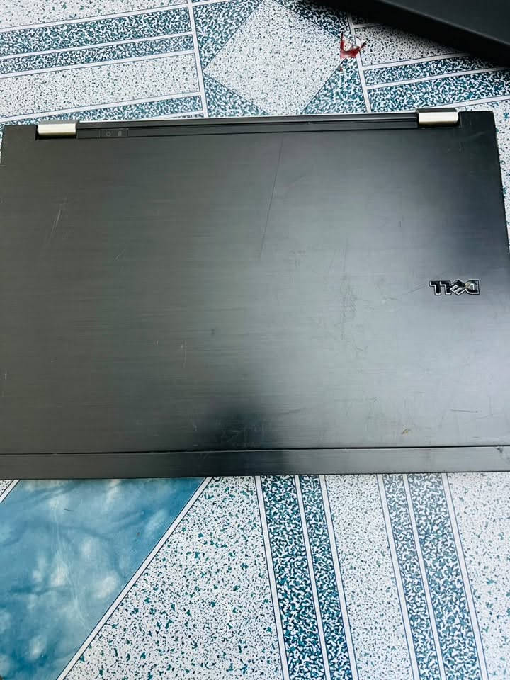Lenovo ThinkPad T420
الشاشة: 14 بوصة HD (دقة 1366×768) أو HD+ (1600×900)

* المعالج:) Core i7 

* الرام: 4GB إلى 8GB افتراضياً، وقابل للترقية حتى 16GB DDR3

* التخزين: HDD أو SSD حسب النسخة

* كرت الشاشة: Intel HD Graphics 3000،  NVIDIA NVS 4200M

* المنافذ:

    * 3 منافذ USB

    * VGA

    * DisplayPort

    * LAN Gigabit

    * قارئ بطاقات

* الواي فاي: Intel Centrino Wireles

وتحتاج بطارية فقط 

لابتوب الثاني Dell Latitude E643

    الشاشة: 14 بوصة بدقة 1366×768 أو 1600×900.

* المعالج: Intel Core i7 من الجيل الثالث

    الرام: DDR3 حتى 16 جيجابايت (منفذان).

* التخزين: HDD أو SSD SATA مقاس 2.5 بوصة.

* كرت الشاشة:

    * Intel HD Graphics 4000.

    * وبعض النسخ تأتي مع NVIDIA NVS 5200M.

* المنافذ:

    * USB 3.0

    * VGA

    * HDMI

    * LAN

    * قارئ بطاقات SD

    * منفذ Docking في الأسفل. 

    SSD  256 جيجابايت

* رام 16 جيجابايت

درايف انترنت ممحمل الها ف تشتغل عن طريق انتنه انترنت

يرادلها فقط تحميل درايف 

توصيل موجود كافة محافظات العراق 

تواصل واتساب او اتصال ***********
