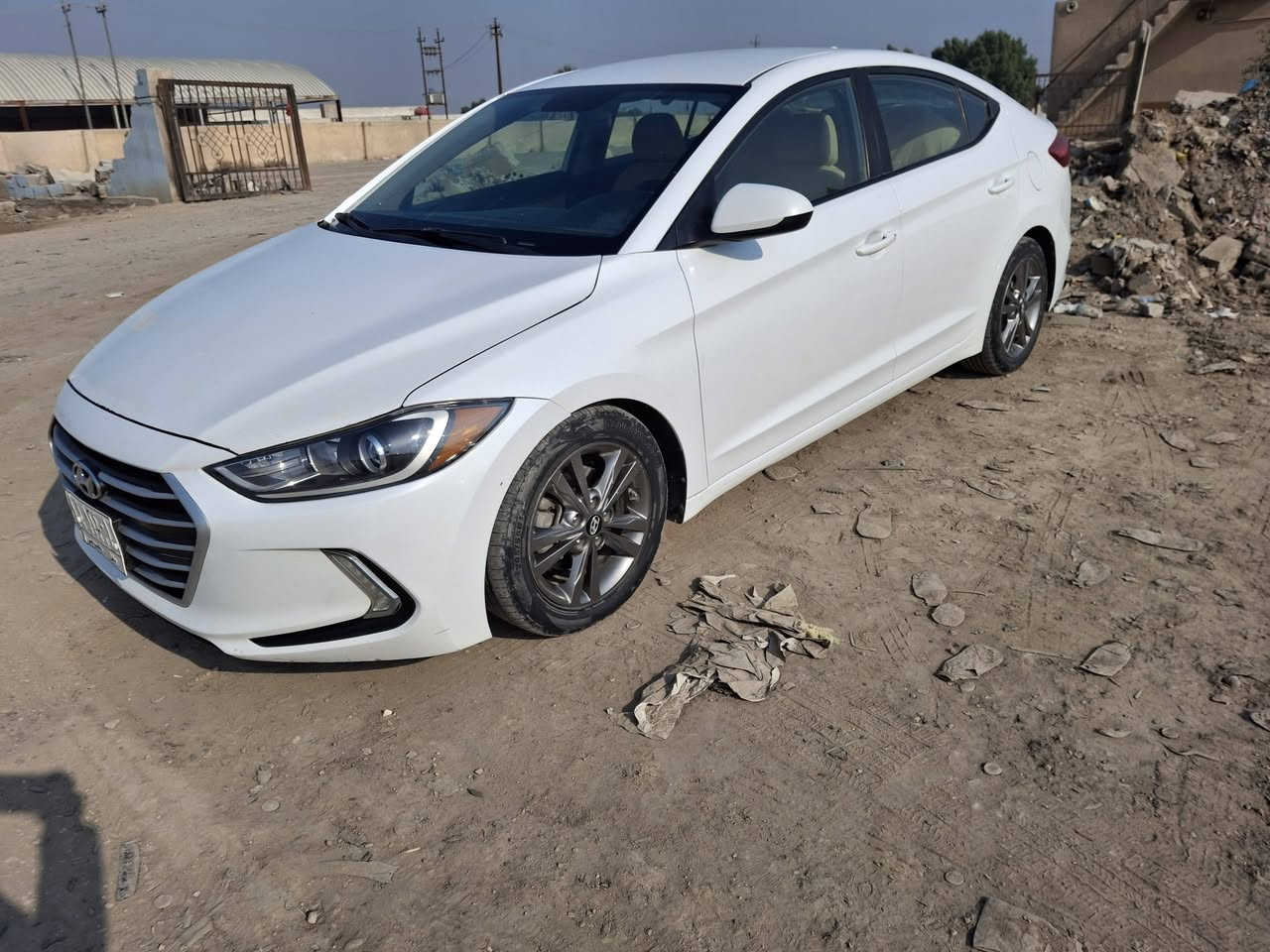 سلام عليكم النترا ابيض صدفي امريكي ..ضربتها بنيد  وتبديل جاملغ ايمن وباب صار بي صبغ جلاتين..سياره بدون داخل. حجر موجد مابيها لا لغد ولا شاصي.موصفات عاديه شاشه وتحكمات.. .سعرها ١٢٠ وبيها مجالل
*********** مكاني بابل
