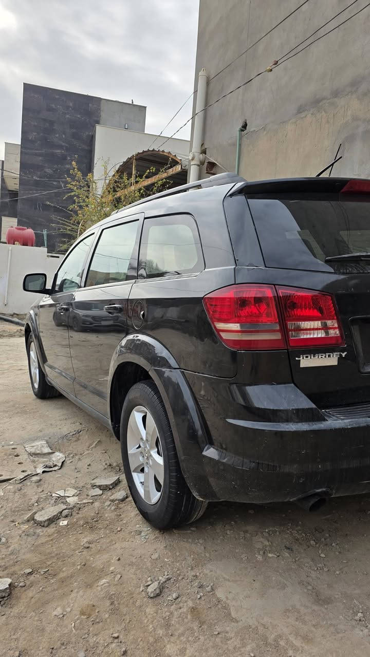 دوج جورني موديل ٢٠١٠ 
مكانها ديوانية سعرها ٧٥ وبيها مجال للاستفسار ***********
