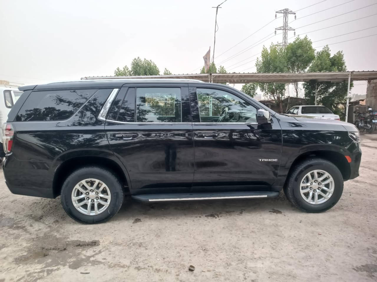 تاهو لون اسود 2023 رقم اربيل إنكليزي فئة LS خليجي كفالة عامة ماشيه 64 مابيه اي ملاحظة استخدام شخصي  النظافه ٩٩٪؜ 
السعر 455 $

#جميع مواصفات الـLT معروفه ماحاجة ذكرها 
مكاني بابل ***********
