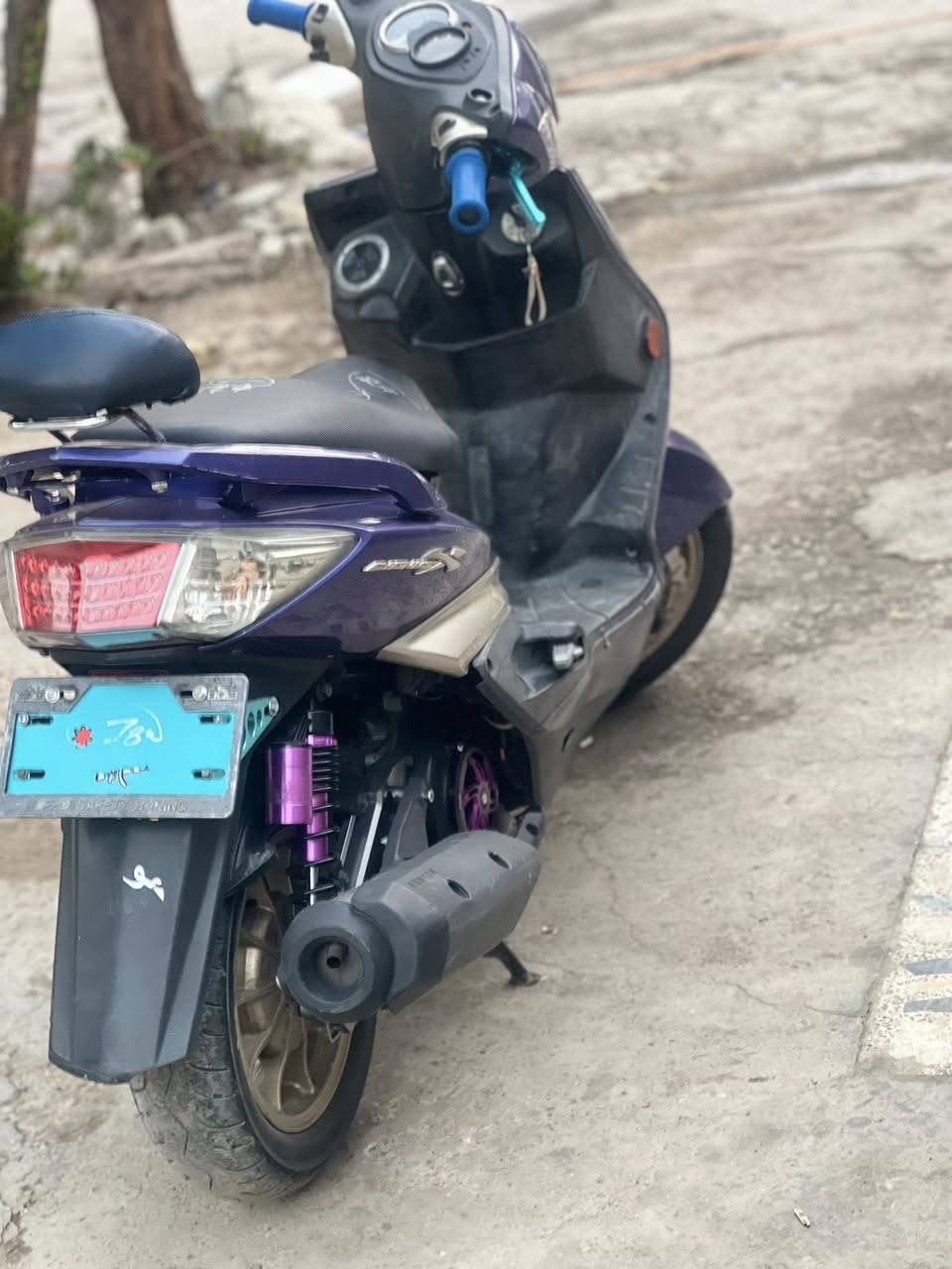 سلام عليكم سكنس فحل نوزل طلاعات الدرجه  مكفوله كفاله عامه جيب فيتر وفحص وعليه تزويد السعر مليون 200 وبيه مجال رقمي *********** متواجد
