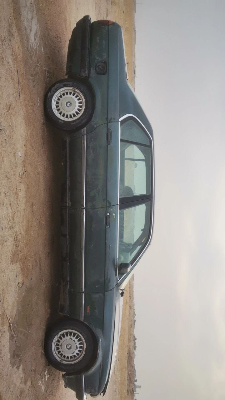 السلام عليكم 
بي ام دبليو 735li المكينه بيه مفتر براص 
والبك ماترجع رقم بغداد مشروع وطني
6 سلندر 
السعر 24ورقة 
***********
