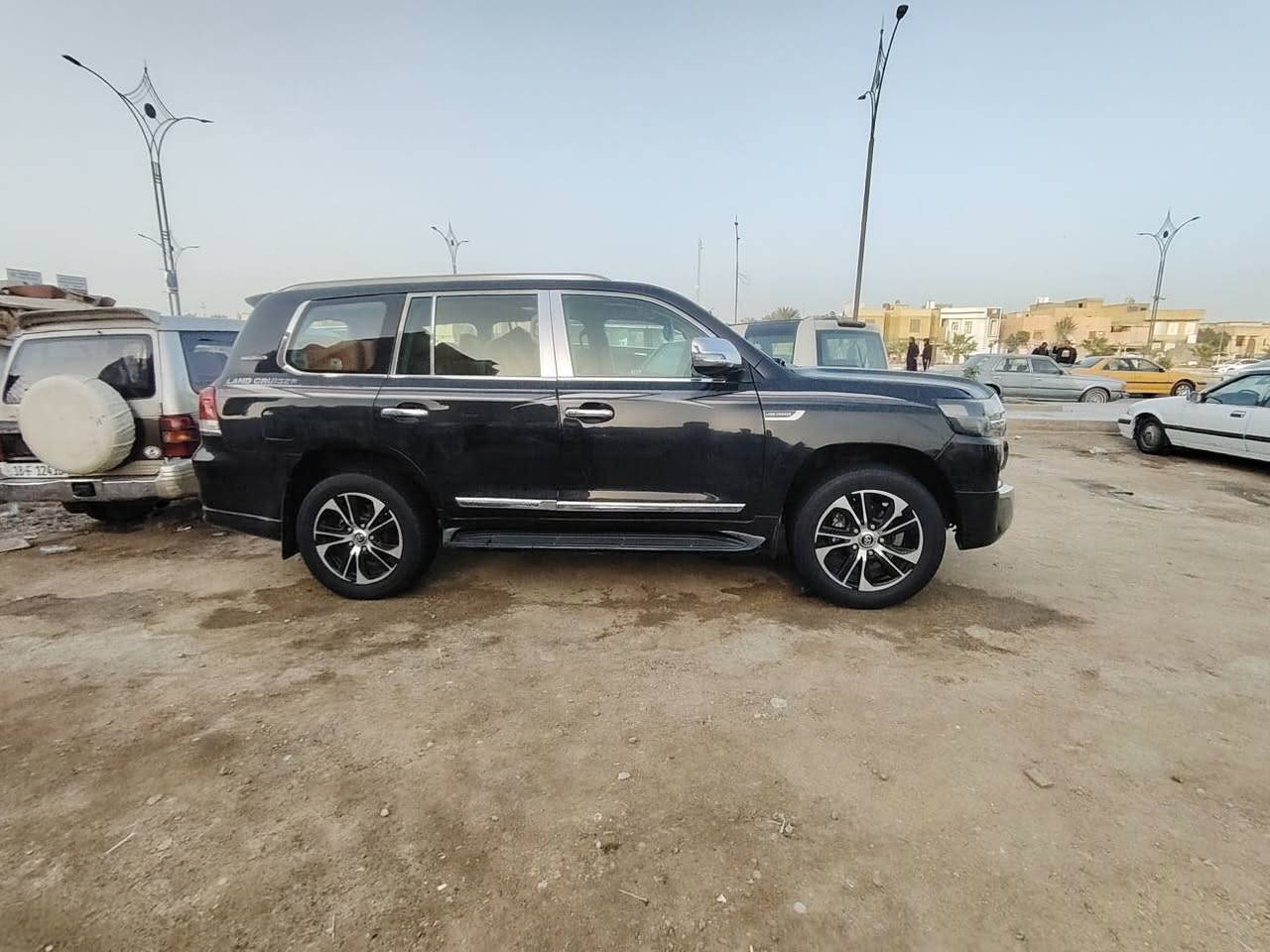 السلام عليكم
لاندكروز جكساره مديل 2008 محدث 2021 داخل وخارج  السياره حيل جديده مكفوله كص وعيب شرعي وتحويل رقمة أربيل دولي هز جديده مالكة الشرعي بالناصريه يمي
مكينه وكير مكفولات
حداديه جديده
تخم تاير
بيه صبغ جاملغات خلفيه مع القماره و بيه معجون بالتكمة جه اليمنه
بيع او مراوس مكانه الناصريه مركز للاستفسار الاتصال على الرقم التالي *********** ناصرية, ذي قار
