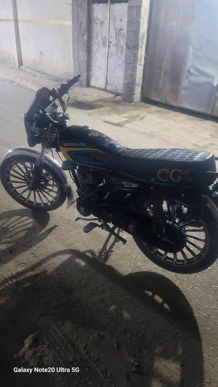 سيفان موديل 26 للبيع دراجة كفالة عامة من كلشي ماشية 3000 مكينة ما مفتوحة مكاني ديالى جديدة الشط سعر 850 وبيهة مجال بسيط رقمي ***********
