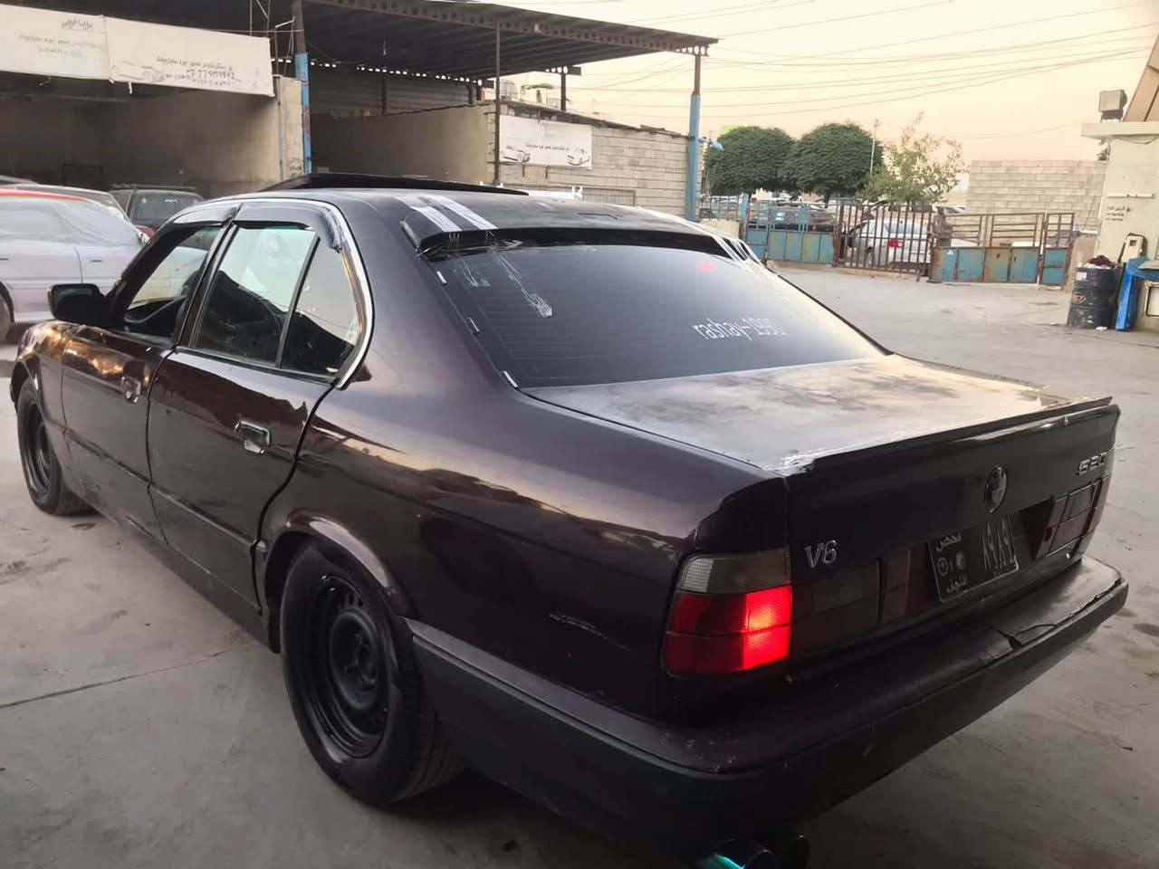 Bmw 1990
525 گیر عادی 
دوو جام کارەبا 
سلایت 
دەعامی M 
گیرو مەکینە بە شەرتی  ۱۰ فیتەر  
زۇر بە قەوەتە 
عەکسل ۳ .۲۳ 
کامل گیچو کارەبای ئیش ئەکات 
مالی دۇستە 
سعری ۱۸ وەرەقەو مجال  ***********
***********
