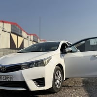 كورلا 2015 خليجي سيارا عل ايدي سيارا نضيفه مابيه اي نقص  سيارا جديدا و...