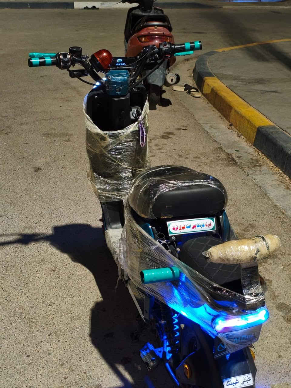 اسلام عليكم دراجه R9 نضيفه دراجه 16امبير بطاريات جديدات  السعر 300
وبيه مجال  مستعجل على بيعته دراجه نضيفه وحلوه العنوان البصره الزبير  رقمي وتساب فقط  ***********
