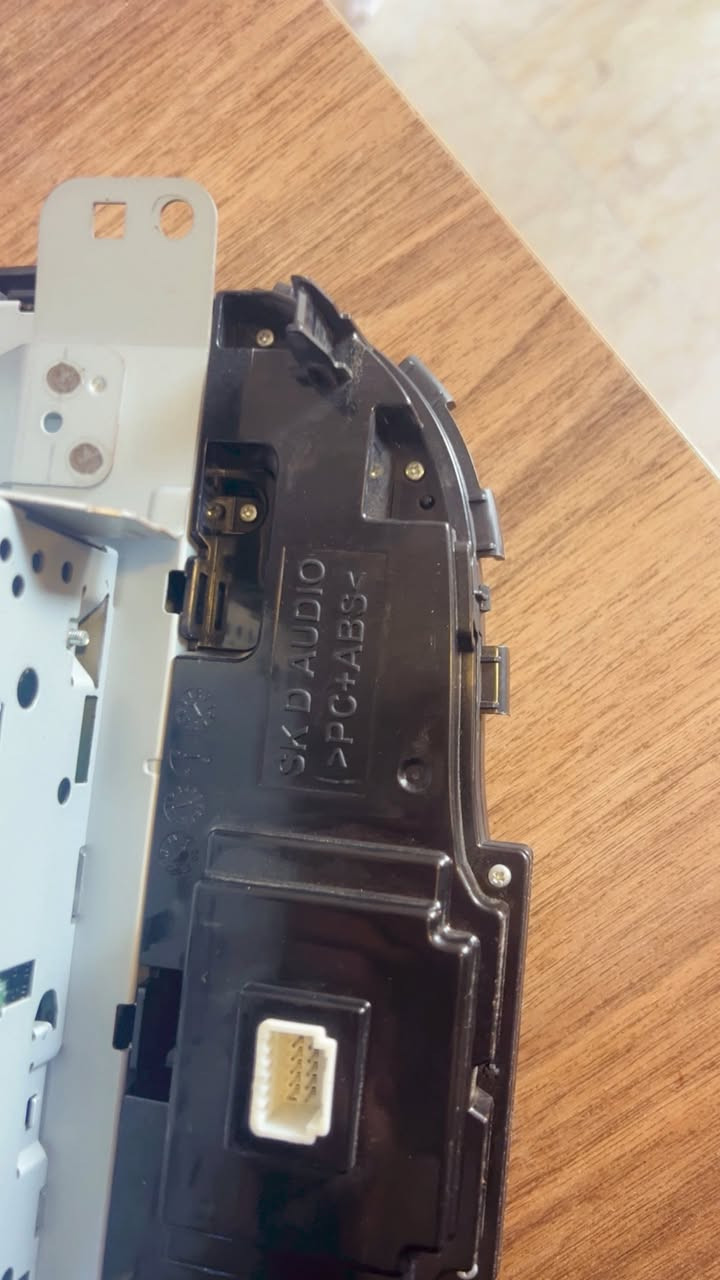 سلام عليكم شاشه كيا صول للبيع كها شغاله او جديده 
اصليه مال الشركه اني فتحتها من سيارتي اصليه 
كلها ختم السعر 150 الف مكاني بغداد جميله ***********
