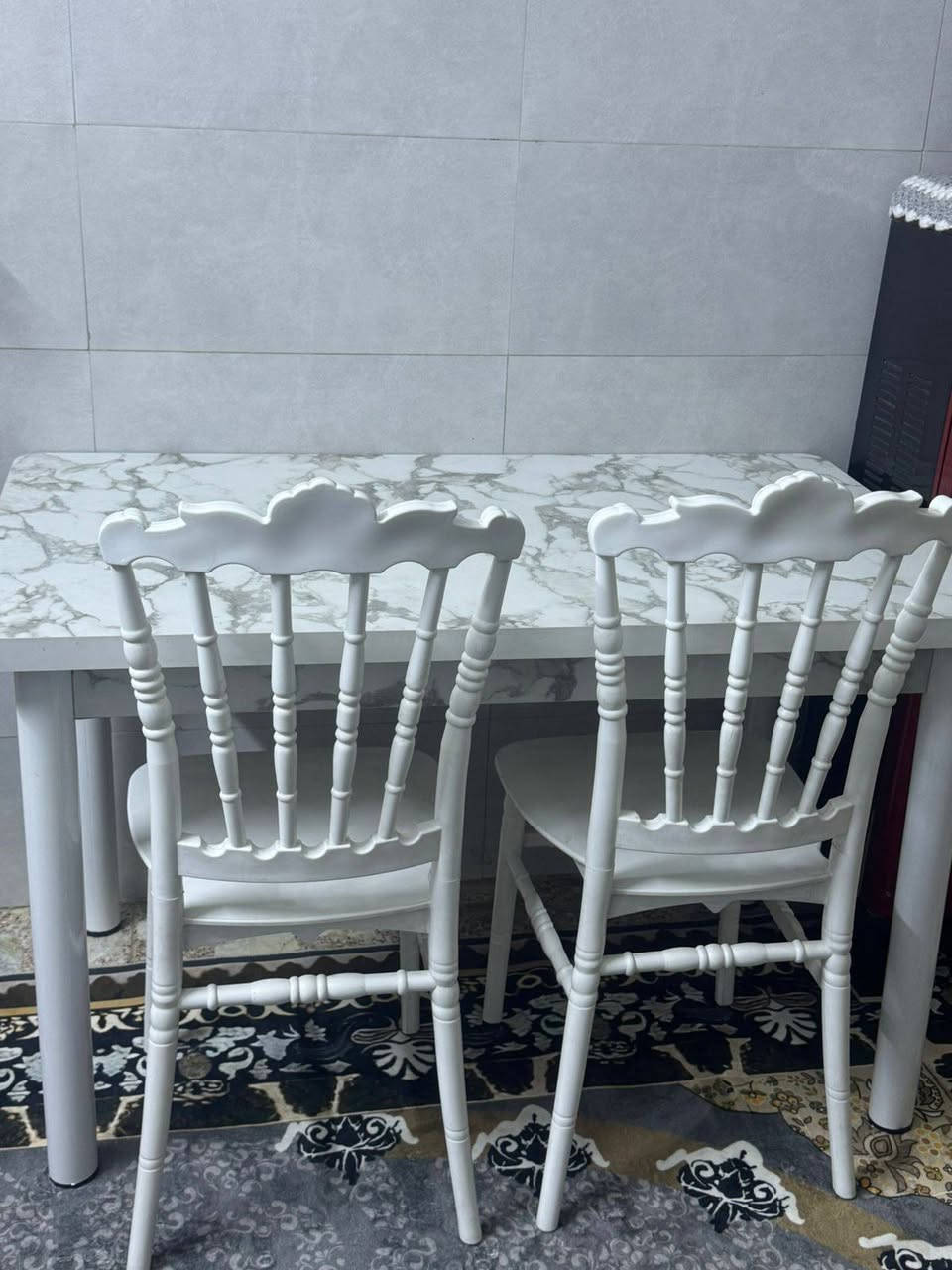 السلام عليكم ميز طعام للبيع نضيف كلش وياه اربعة كراسي سعره 135ألف وبيه مجال ألعنوان الكمالية شارع المركز بالنهاية قرب أبو سيف ألمضمد رقم الهاتف ***********
