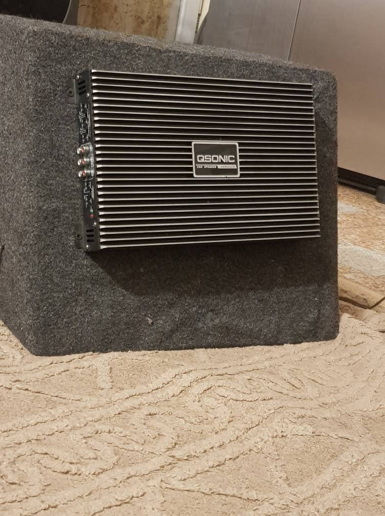 *للبيع امبليفاير QSONIC 4 قنوات Car Amplifier*

*المواصفات:*
1. *الماركة*: QSONIC 
2. *النوع*: امبليفاير سيارة 4 قنوات `4-Channel`
3. *المخارج*: 4 مخارج سماعة + قابل للدمج `Bridge` للصب ووفر
4. *المداخل*: مداخل RCA امامي + خلفي 
5. *الاعدادات*: 
   - تحكم Gain للقوة
   - كروس اوفر HPF/LPF/FULL
   - Bass Boost للبيز
6. *الحماية*: فيوز 30A + لمبة Protect + لمبة Power
7. *التبريد*: مبرد المنيوم كبير شرايح للتبريد العالي
8. *الاستخدام*: يشغل 4 سماعات ابواب، او سماعتين + صب ووفر مدموج
9. *القوة*: 60-80 واط RMS للقناة `الواط المكتوب بالدعاية يختلف عن الواط الحقي`

*الحالة*: مستعمل نظيف وشغال 100% 

 العنوان الحريه بغداد, العراق


**إذا كنت صاحب هذا الإعلان وتريد حذفه لأي سبب، رجاءا أرسل رسالة إلى الدعم الفني**