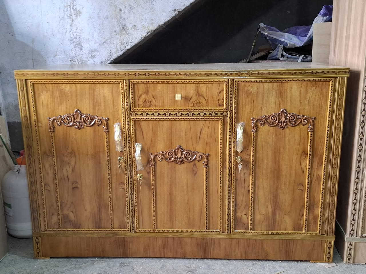 بوفية ٣ ابواب 
للأستفسار خاص 
او التواصل على الأرقام 
***********
***********
