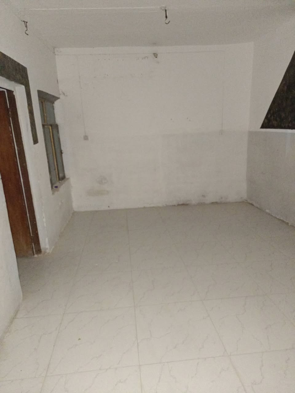 يوجد لدينا دار للايجار في حي ميسان قطاع 14 قرب المركز شرطه مساحه الدار 75 متر يحتوي الدار على غرفه مطبخ استقبال الطابق الثاني غرفه ومخزن سعر ايجار 250 مع الماء والكهرباء الاستفسار اتصال على الرقم #ابوحوراء
***********///***********
للاستفسار الاتصال او واتساب #احمد *********** 
اتريد تبيع بيت عرصة الاتصال او مراسلتنا عن طريق الصفحة
