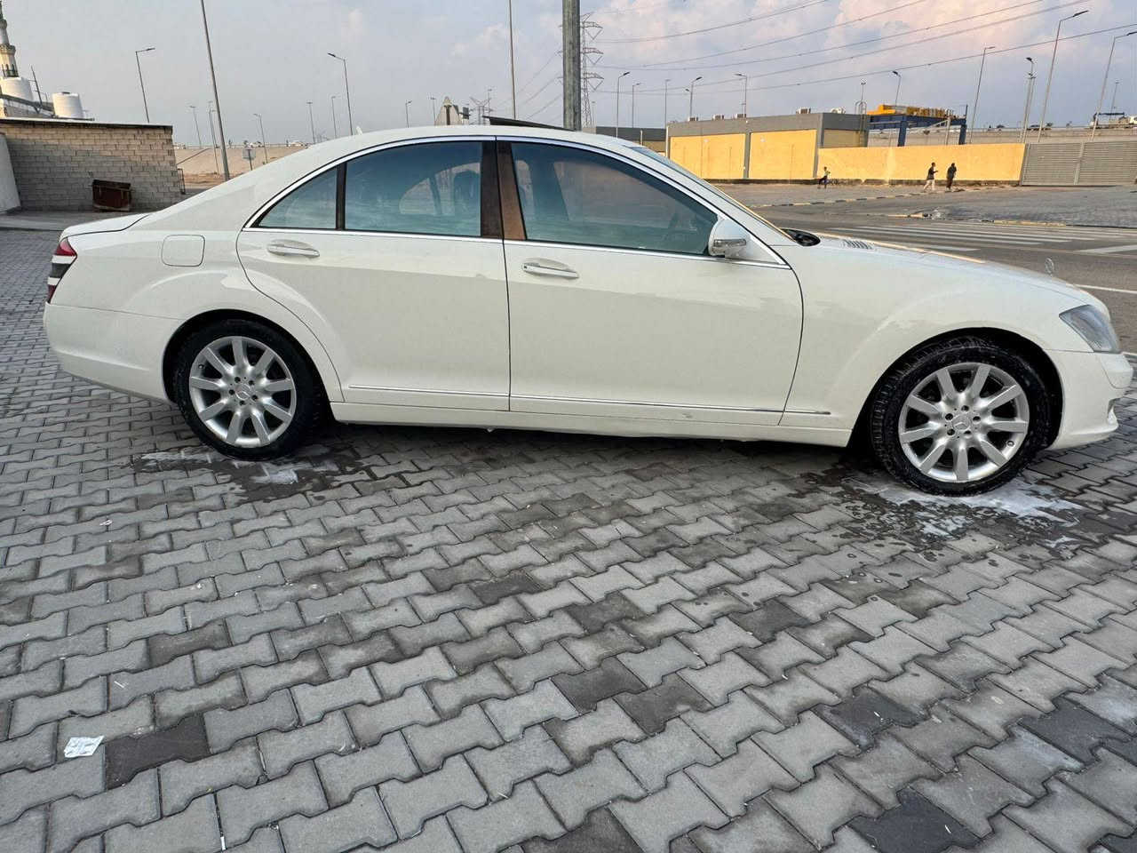 السلام عليكم
#ادوات #ادوات #ادوات 
مارسدس 500 فول مواصفاتs
#مكفول گص وفتح وعشائر
#موديل 2007 
جاهزه 100/100  بدون نقص 
#المكان البصره 
محرك  8  سلندر 
#السعر 95  
***********
