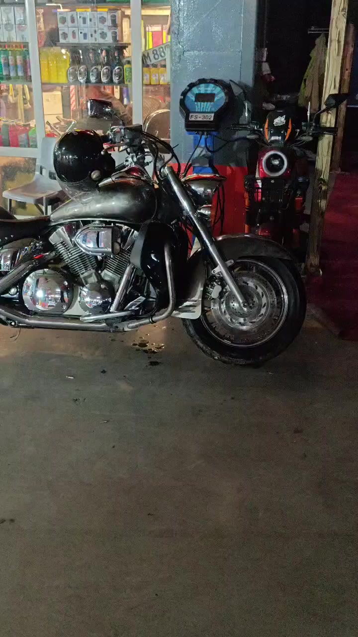 سلام عليكم
هوندا vtx 1300 للبيع 

دراجه ترايه وين ميعجيك 

كفاله عامه كفاله عامه 

نضافت دراجه كدامك مشالله كلش دراجه نضيفه 

عليه ادامه من بلكات دهن ماء راديتر 

سعر خاص شراي ما ارجعه انشالله مكاني كركوك 

تواصل ***********
