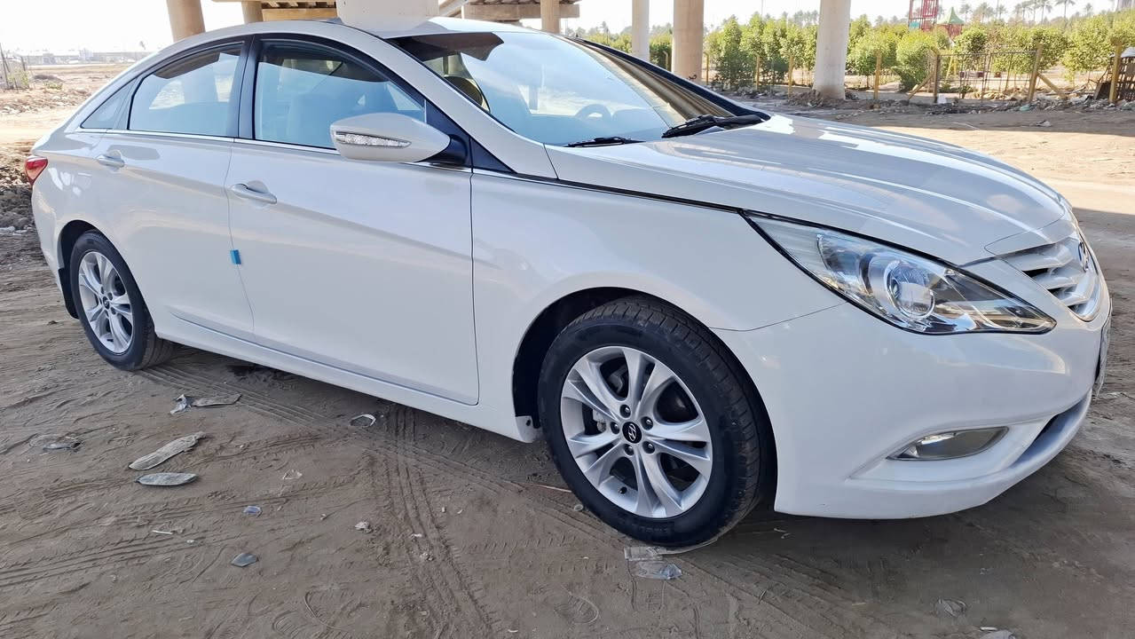 السلام عليكم سوناته 2011 السياره مكفوله من الصبغ والتبديل مكينه 2400 السياره جاهزه من كلشي كير مكينه حداديه تخم تاير اي نقص ما بيه ماشيه 150 حقيقي السياره جديده بمعنه الكلمه  مال بيت يعني ما متعوبه بسم كردي تريد وكاله تريد تحويل السعر 120 وبيه مجال اخوان ماعجبك السعر لا تعلق تعليق سلبي اعكب المنشور رجائن المكان طويريج ***********
