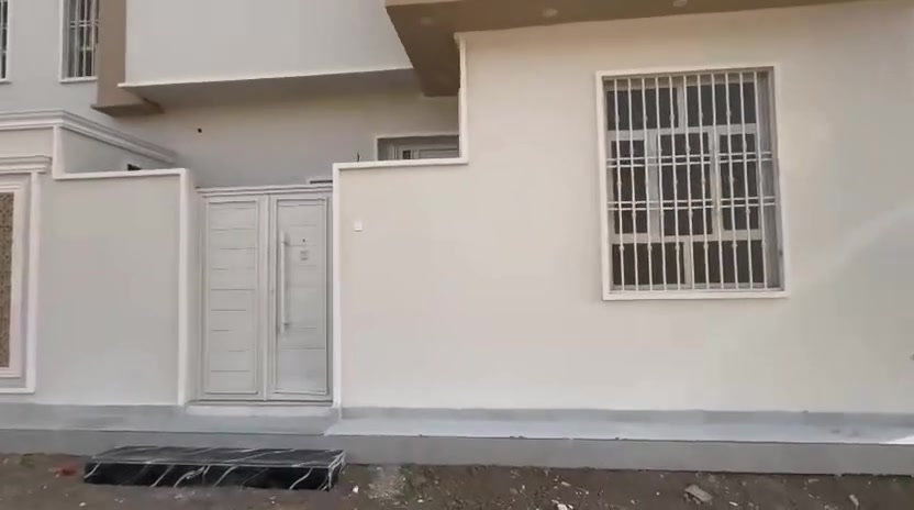 سلام عليكم بيوت عدد 2 مساحه دار 100 متر بناء حديث درجه أولى بل سكان بل نعمات السعر والاستفسار نتصال على راقم 

*********** وتساب متوفر سعر مباسب
