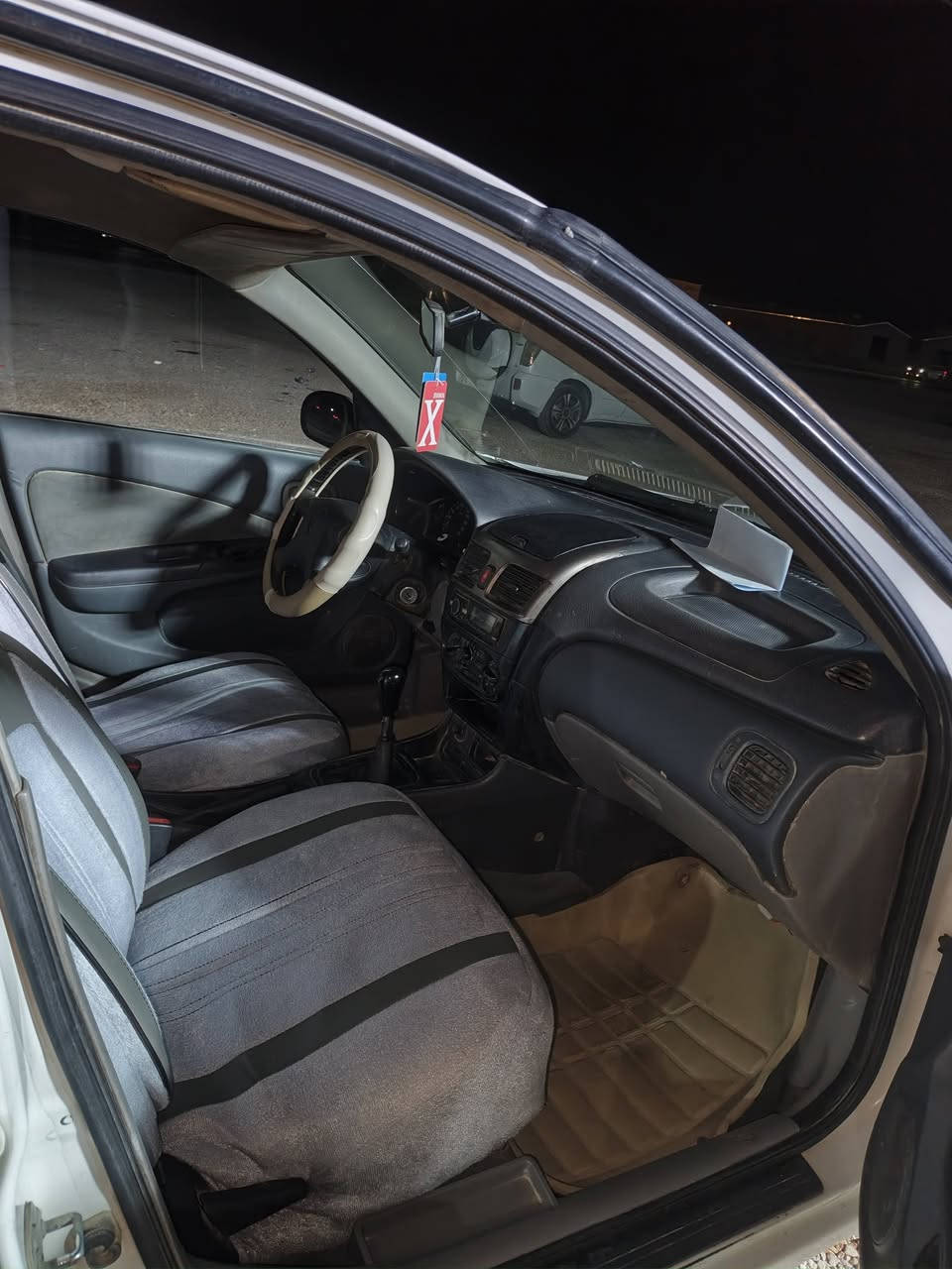 سلام عليكم سني للبيع موديل 2002 محرك أسود محركه 1600 تبريد ثلج لاتنقيص ولا تبخير سياره بيه مكانات صبغ تخم تاير جديد دوشمه جديده  مسجل شغال كلشي شغال مابيه ولا نقص لايت عالي ناصي سياره جدا نضيفه  سعر 60 وبيه مجال مكان الرمادي إلي يريده يخابرني عله هاذه لرقم ***********
