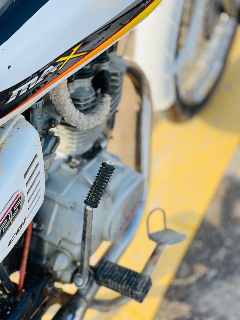 السلام عليكم
#للبيع 
موطور تايگر موديل2019
سيت ابيض مال 2023كامل
موطور كلشي مايعوزو بس هندر واطلع
نص غراضو جدد
دبلات گدام وره شغاله
موطور بس على ايدي مال جناي
السعر 350وبي مجال  
للاستفسار هـ ***********
مو شراي لاتتصل خلاص.
