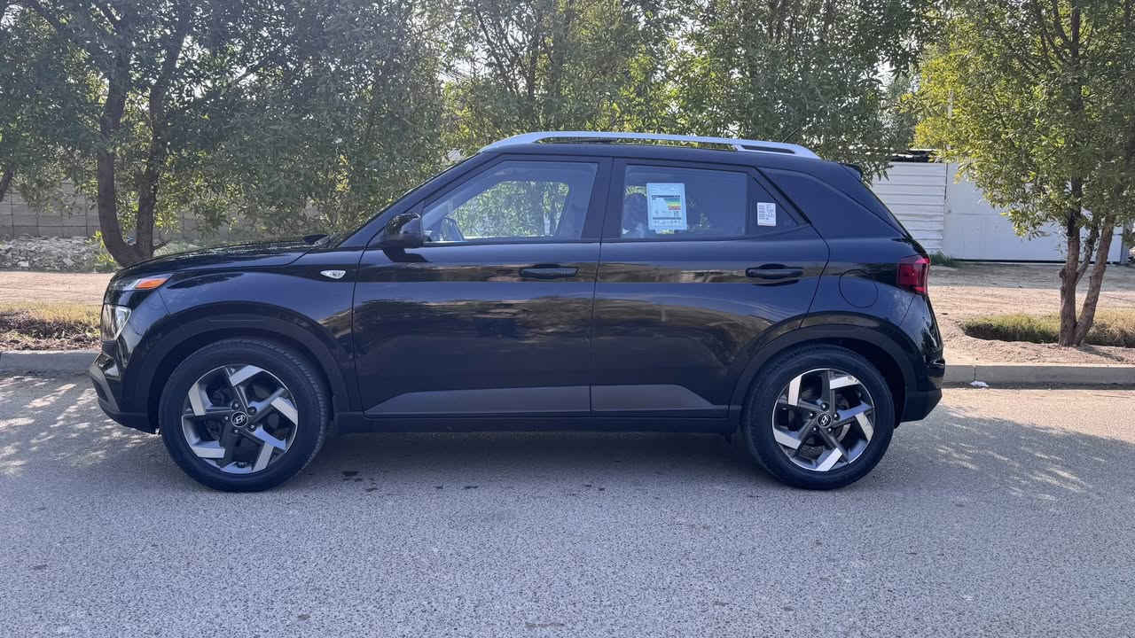 السلام عليكم
للبيع هونداي فينيو 2023
لون اسود
رقم بغداد 
محرك 1600
حادثها ربع البنيد تصليح فقط نفسه بدون فتح
السيارة جاهزة وكلش جديدة
مواصفات فول فقط بدون البصمه
فتحة 
شاشه جبيره
تدعم كار بلي
تحكمات ستيرن جهتين
3 انضمه قياده
رادار امامي و جانبي وقوف ذاتي
كشنات لونين اسود وبيجي
مكانها بغداد البياع حي الرسالة
السعر 147$ و بيها مجال
للاستفسار وتسأب / ***********
