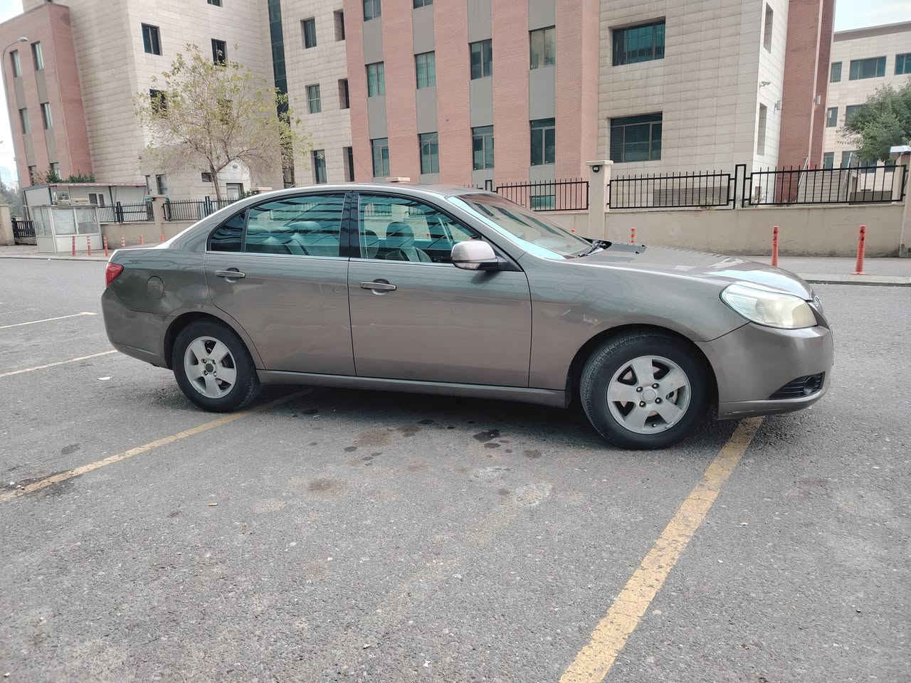 للبيع
سيارة شوفرليت ابيكا 2007 فول موصفات وبدون صبغ نفطي اللون  شرط التحويل والوكالة 6 سلندر بننزين وغاز ايطالي
العنوان  اربيل
للاتصال // ***********  واتساب وفايبر وتلكرام
