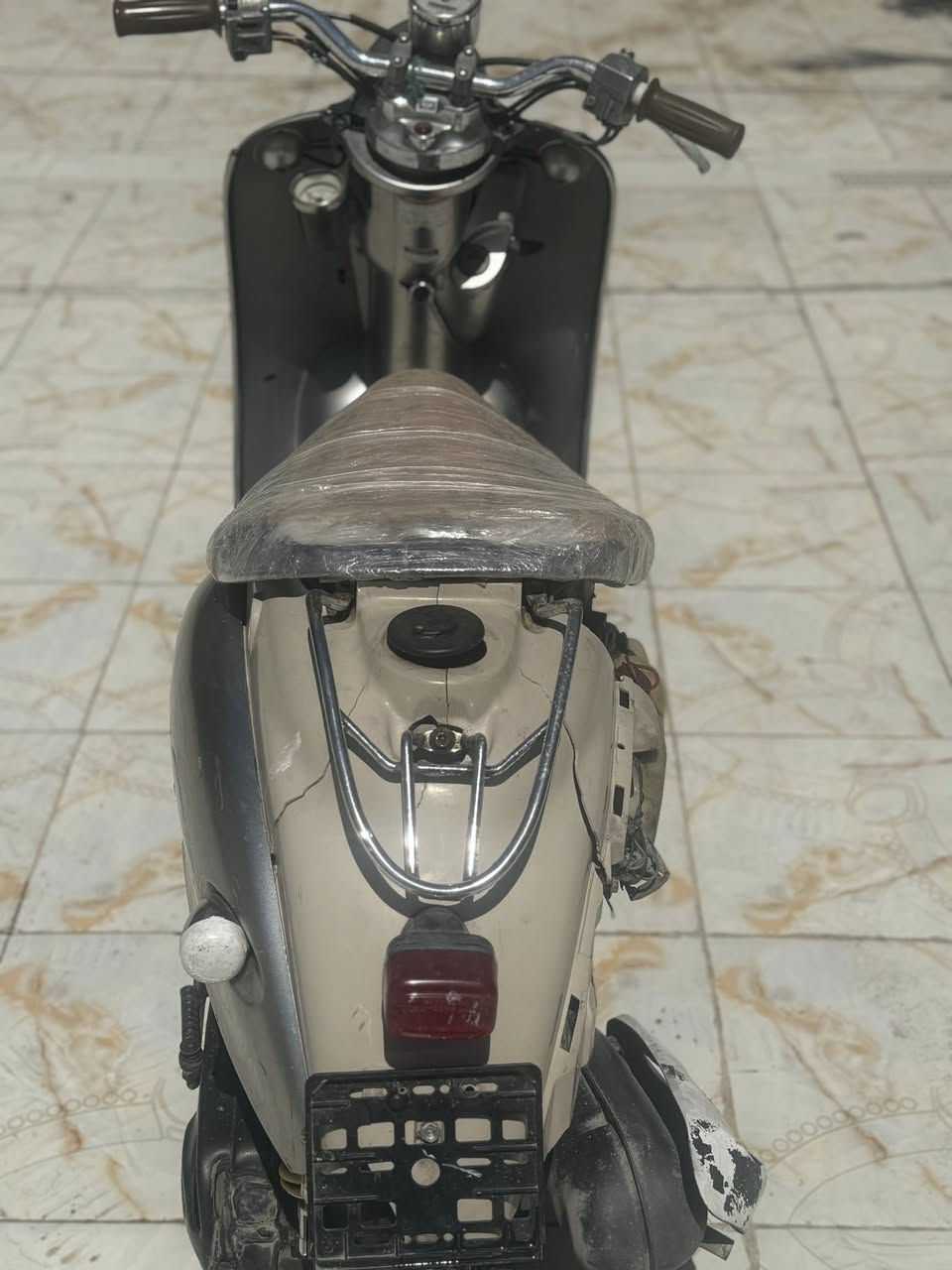 سلام عليكم دراجه مصريه جاهزه من الطول للطول تمشي 60مال جناي كل نقص ما بيها عوزه كفرين كدامك موضحه بلصوره مكاني ناصريه مركز سعرها 325 لحد يتعبني رجاا وهاذ رقمي ***********
