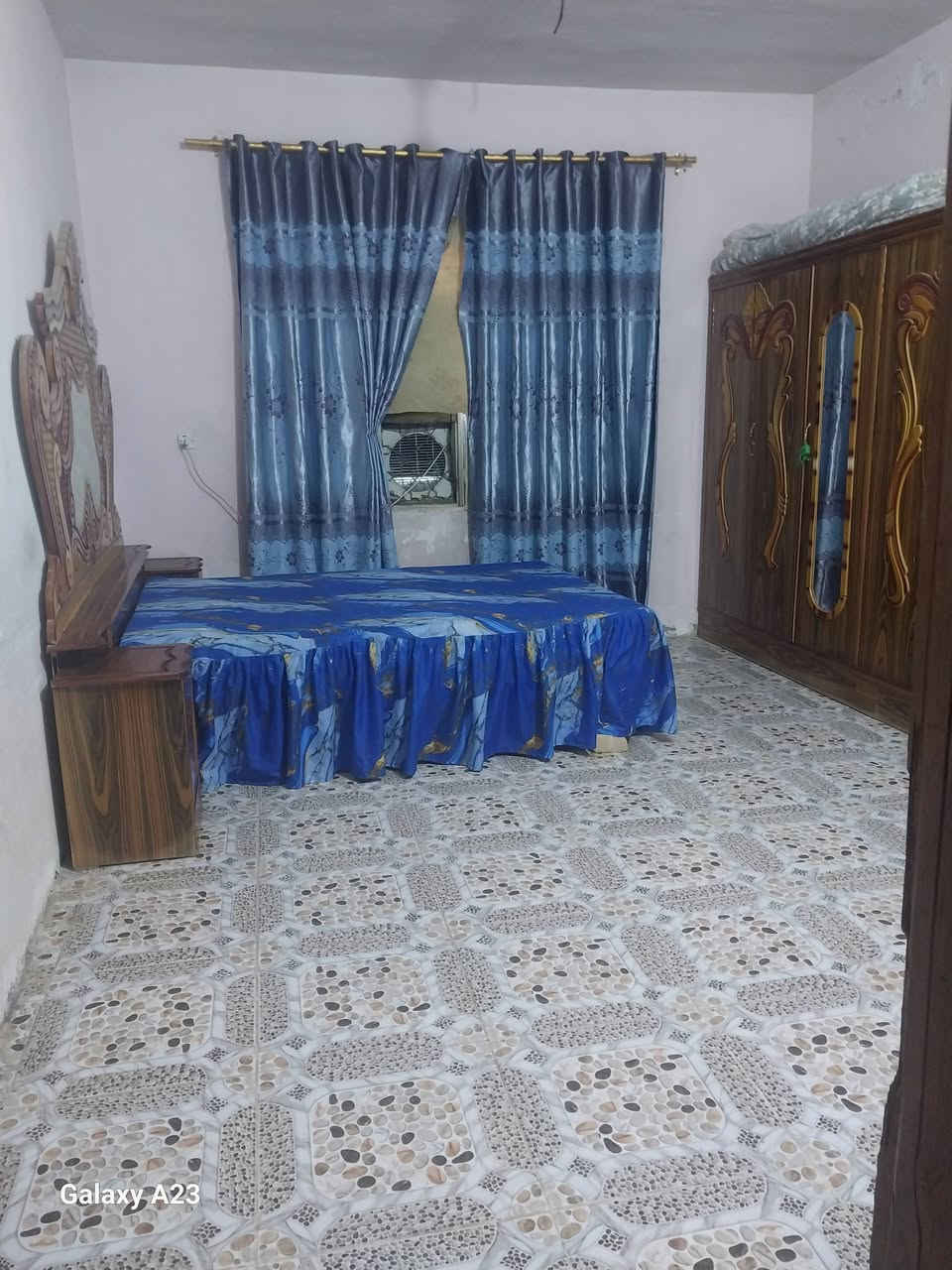 بيت بحي الحكيم مساحته ٢٠٠م نزله كاظم عطوف يتكون من ٣غرف ٢جوه و١ فوك وصحيات داخليه وخارجية و١ فوك البناء واستقبال ومطبخ وهول كبير البناء طابوق السكف صب والسطح اشتايكر السعر ٤٢ مرقم من قبل البلديه طابو زراعي سند ٢٥ للإستفسار ***********
