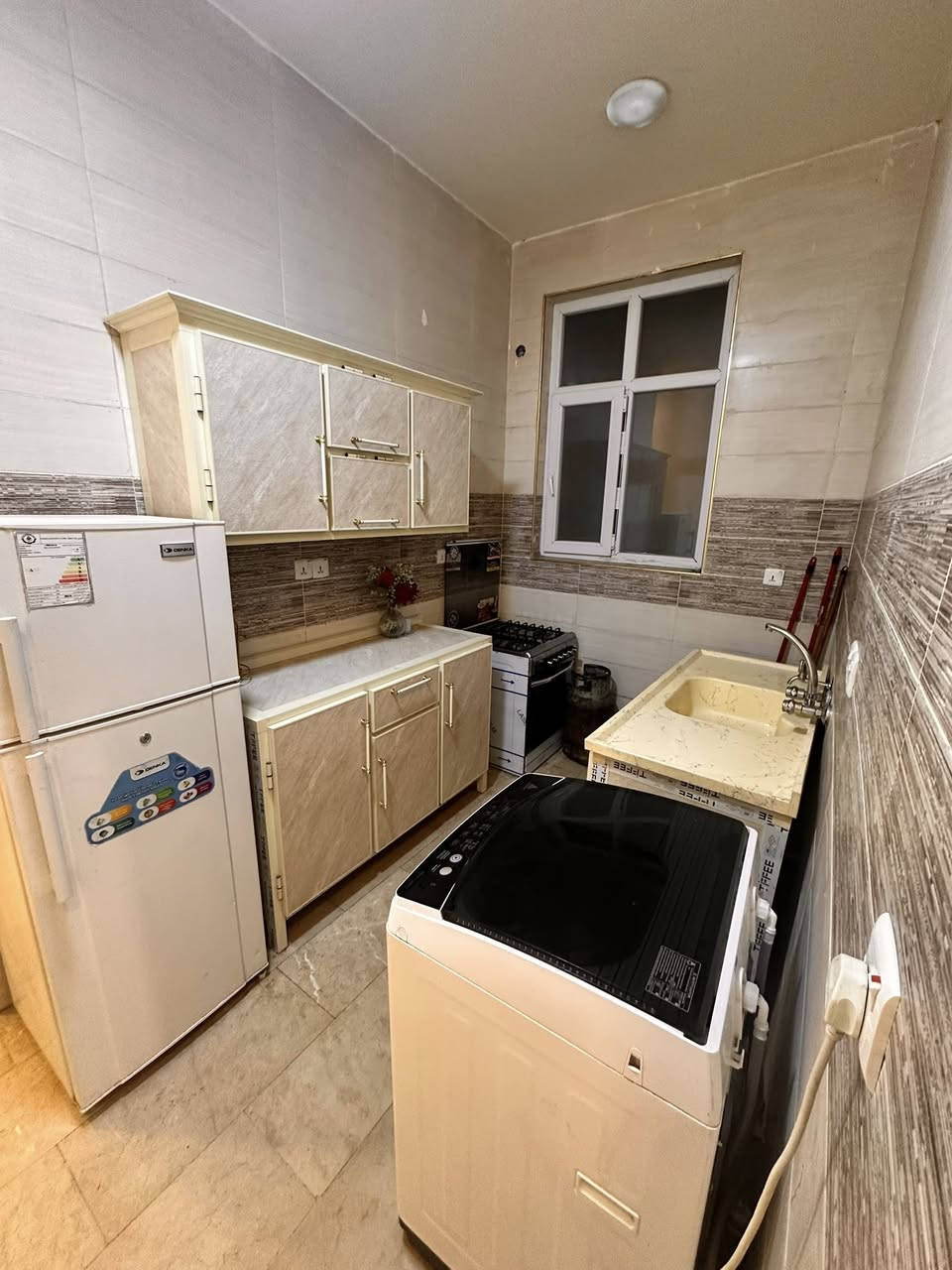 شقة مؤثثة ديلوكس في الداودي 
صالة مطبخ وغرفتين نوم 
ب٩٠٠$ عوائل - اجانب
***********
