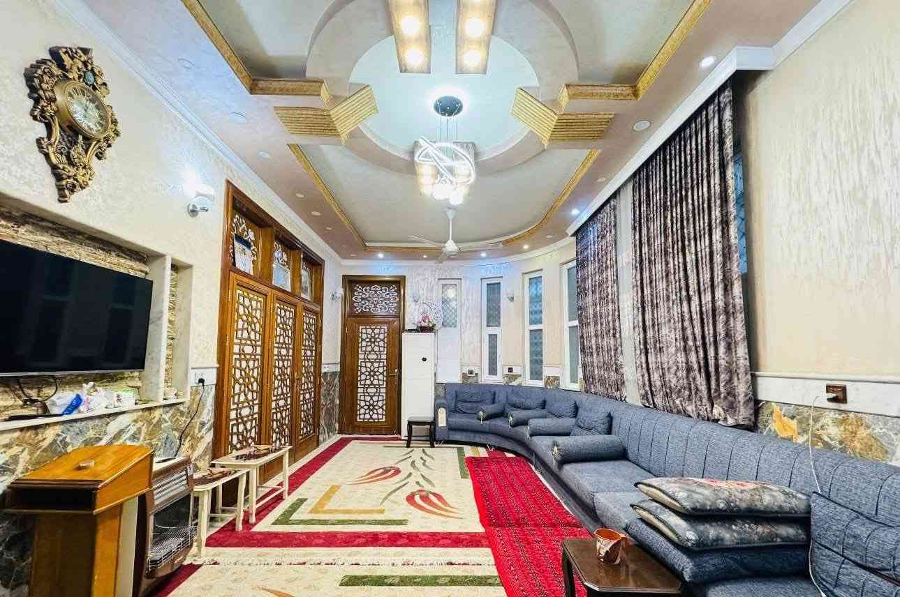 السلام عليكم 
دار مميز بناء VIP 
المساحة 288م طابقين  ( طابو صرف ) 
محتويات الدار 🔵 
4 غرف نوم - صاله كبيره - كلدور كبير - مطبخ حار + بارد - مجمع صحيات عدد 5 مع السويت  - مخزن مؤاد 2 - كراج - مناور 

الموقع 📍 
نادر الثانيه - شارع حسينية ال ياسين 

 للاستفسار عن أي عقار يتم نشرة
      مراسلة الصفحه او الاتصال على 
          *********** - عمار الربيعي 📞 
         *********** - فقار الجنابي 📞
