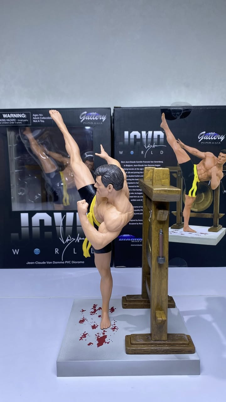 للبيع اقرأ كامل التفاصيل ‼️‼️‼️
مجسم شخصية / Jean Claude Van Damme
من فلم / Blood sport
من شركة / Diamond Select
ارتفاع المجسم / 28 سانتيم
الحالة / جديد سيلد 
السعر 175 الف فقط 
تابعوني على صفحة الستور بالانستا انشر كلشي جديد 👇🏼
https://www.instagram.com/ossama.figurestore?igsh=cG8ycG81bWZ6ZnFo&utm_source=qr


**إذا كنت صاحب هذا الإعلان وتريد حذفه لأي سبب، رجاءا أرسل رسالة إلى الدعم الفني**