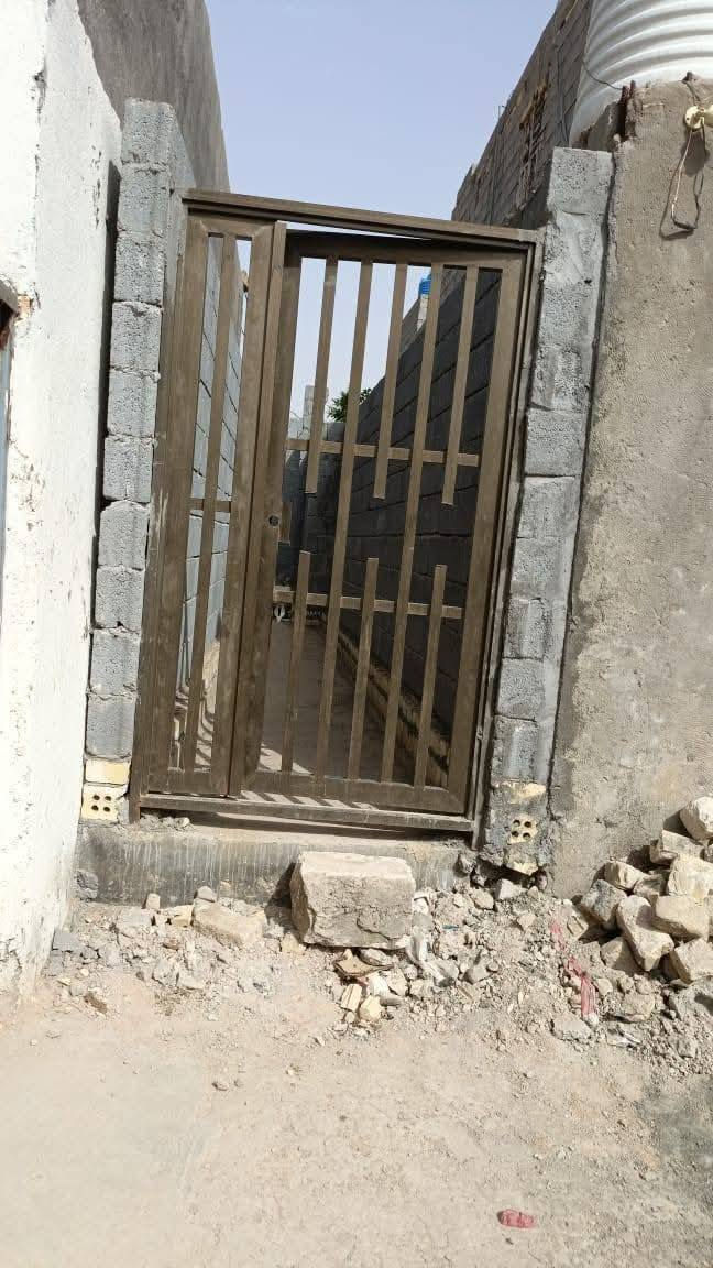 السلام عليكم
من رخصه ادمن
هيكل 65متر للبيع خلفي خلفي
كنطره السلام شارع المدرسي 
يصلح سكن أو حسينية قريب كنطره السلام
قرب المصري عقد 117
مكاتبه مع صاحب الأرض 
سعر 18مليون وبيه مجال للشراي
مع كافة خدمات ماء كهرباء ومجاري والانترنت
رجاء للمو شراي لا يعلق ولايراسل ولا يكسر بسعر
رقم الهاتف ***********
               ***********
