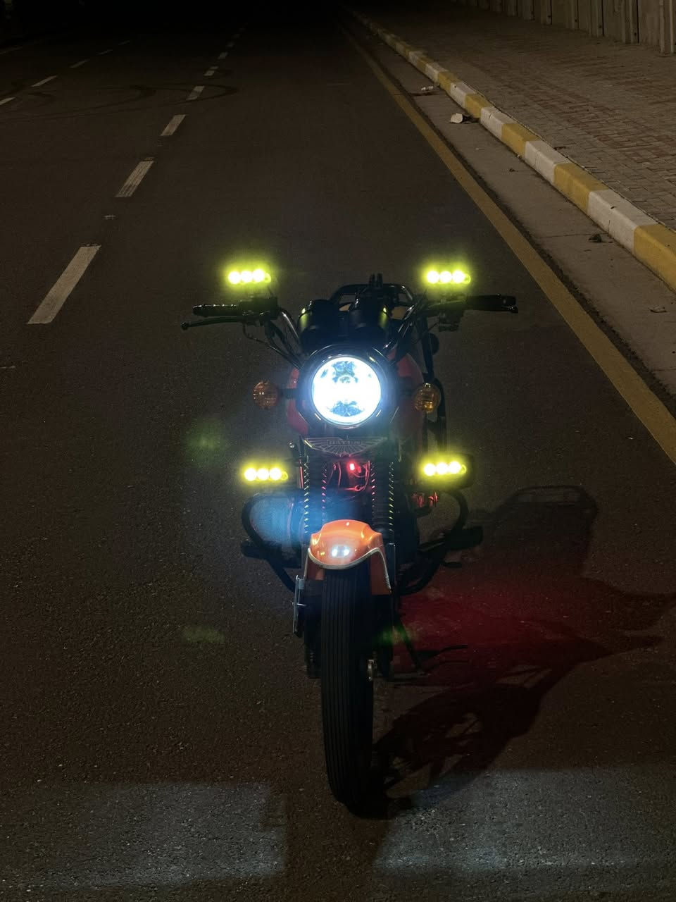 سلام عليكم دايون نفخ موديل 22 مكينه 150 مال جناي مرقم كربلاء سنويه باسمي ومرتبه ومنضومه گلوبات + ماصده جمجمه ولدات داخليه الدراجه كامله من كلشي تاخذه راسك بارد رايده بمليونين وبيهه مجال للشراي  كربلاء حي الوفاء 
***********
