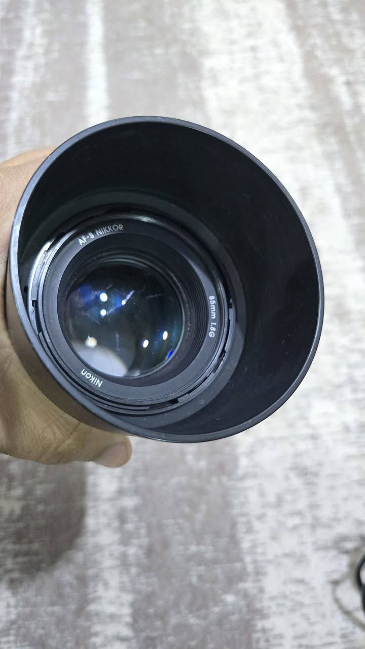 عدسة نيكون فول فريم 85ملم للبيع نظافة 90% ببؤرة f/1.8 مكاني الحله قرب جامعة المستقبل توصيل ماعندي *********** واتساب
