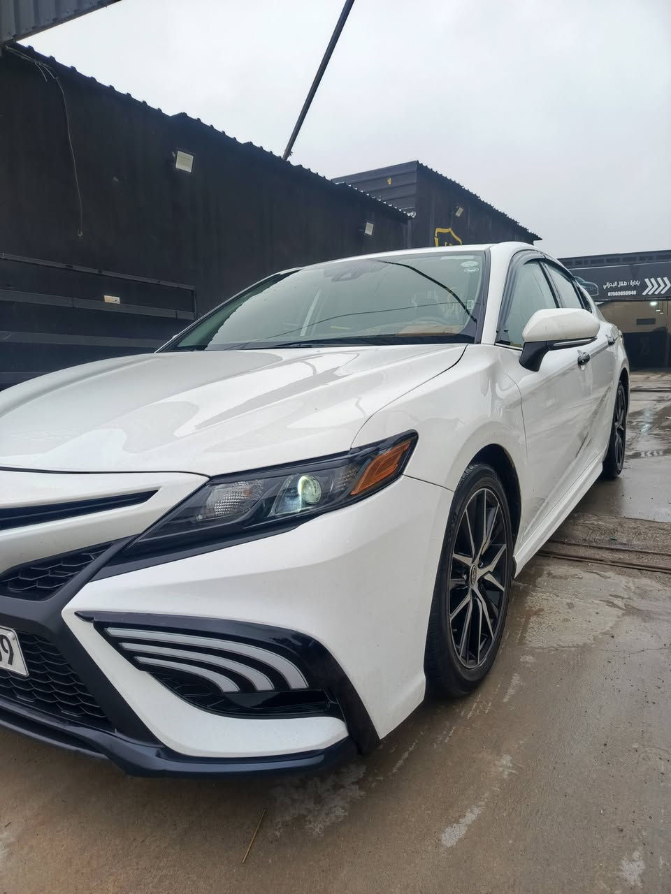 ♦️تويوتا كامري 2024 بانزين♦️
لون ابيض 
موديل 2024 
رقم اربيل مسطرة "22"
رقم وهزة وسنوية جديد ✅ 
نوع المكينة ( بانزين )  
المواصفات : 
ــ كشنات جلد 
ــ شاشة كبيرة 
ــ ويل حجم 18 
ــ ويل كروم اصلي 
ــ مانع انزلاق 
ــ مري كهرب 
ــ لايت عدسة 
ــ لد إشارة خفي 
ــ شاشات خلفية اصلي 
ــ شفتات بل استيرن 
ــ كشن سايق كهرب 
ــ رادار امامي 
ــ رادار بالمري 
ــ نقطة عمياء 
ــ شاشة اعطال
ــ 3 انضمة قيادة : " ECO "   " NORMAL "   " SPORT " 
* وبعد بيها مواصفات الخ.......
       ‼️ السيارة كلين تايتل بدون اي ضرر ( شرط ) ‼️
           🚫 فقط بيها قبغ الصندوك امبدل فقط 🚫
❌ بدون اي ضرر او دواخل او صبغ او بارد كلشي ما بيها❌

📍السيارة معروضة لدى ( محمد الحمداني ) لبيع وشراء جميع انواع السيارات الحديثة والمتضررة والزيرو✓........

📌 للأستفسار الاتصال على الارقام التاليه : *********** اسيا 
*********** كورك 
* ملاحضة : رقمي الاسيا بي واتساب ✅ 💫
