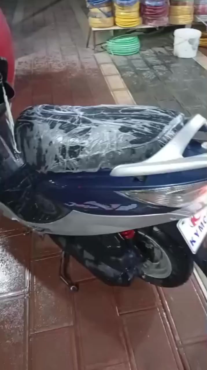 سلام عليكم دراجه كامكو v2 مديل 13 فحل للبيع لدراجه نضافه 90% مكان شطره لسعر  850 وبيها مجال بصيط كلش  خاص موجود ورقم بي واتساب/ *********** / ✈️🤍
