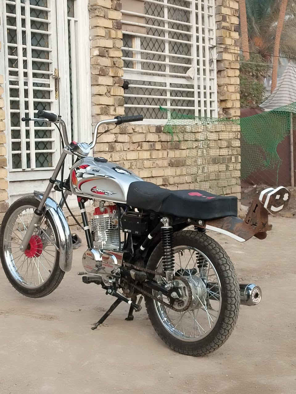 يابه السلام عليكم دراجة تعمير 25  26 ماصر اقل الشهر من تعمرت غراض كلهة نامة بس المكينة نامة تيبرو اوراق اصولي سعر 950 وبيهة مجال الموشراي لا يتعبني للستفسار اكثر اتصل ***********
