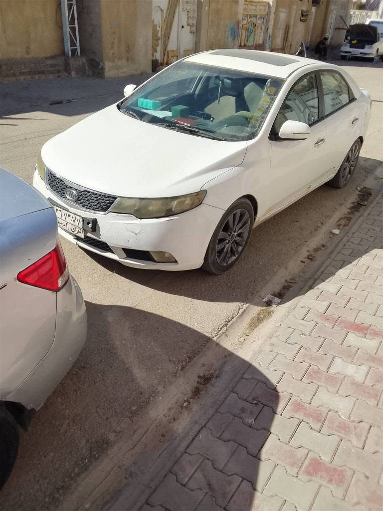 تريد سيارة مناسبة اتصل أو اطلب السعر في التعليقات. 
سيراتوا موديل 12 اربيل خليجي 
سنويه منتهيه مصبوغ عام 
يعني ما مكفوله  السيارة فول فتحة بصمة شاشة كبيرة تبريد
 مكينه جيدة كير جيد حداديه نص عمر بأسم شركة تحويل فقط 
يعني بس تداور  المكان النجف الكوفه 
اتصال ***********
***********
متوفر واتس ومتواجد ع الفيس  للعلم الصور بدون فلاتر ولا سناب هذا الموجود نفسها 🌹 النجف, العراق
