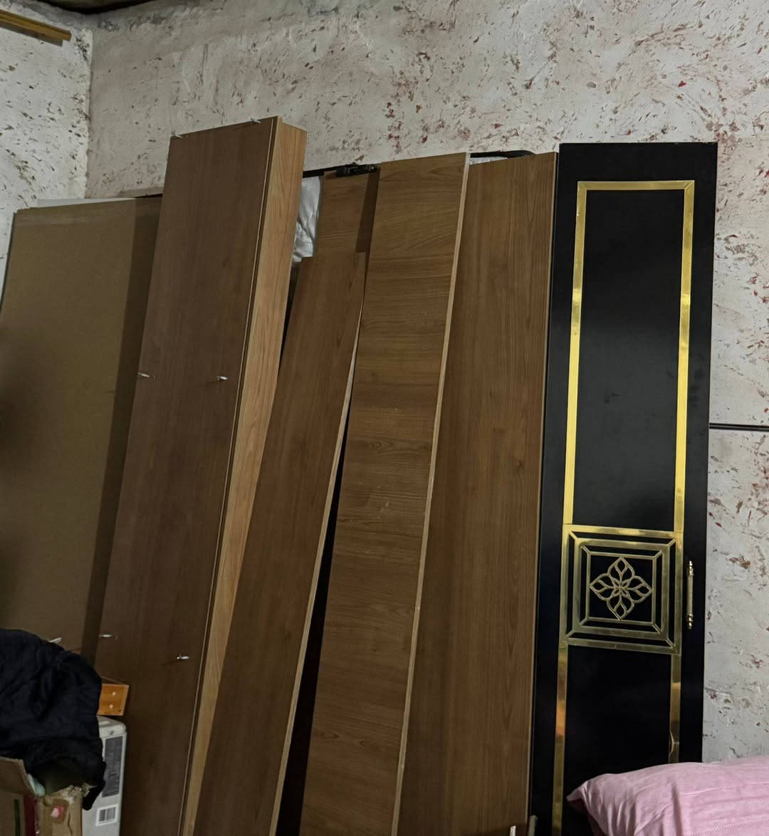 غرفه نوم تركيه للبيع 5 قطع نضيفه مابيها ضرر اول مره تتفصخ سعر 350
مكان بغداد الحسينيه رقم***********
