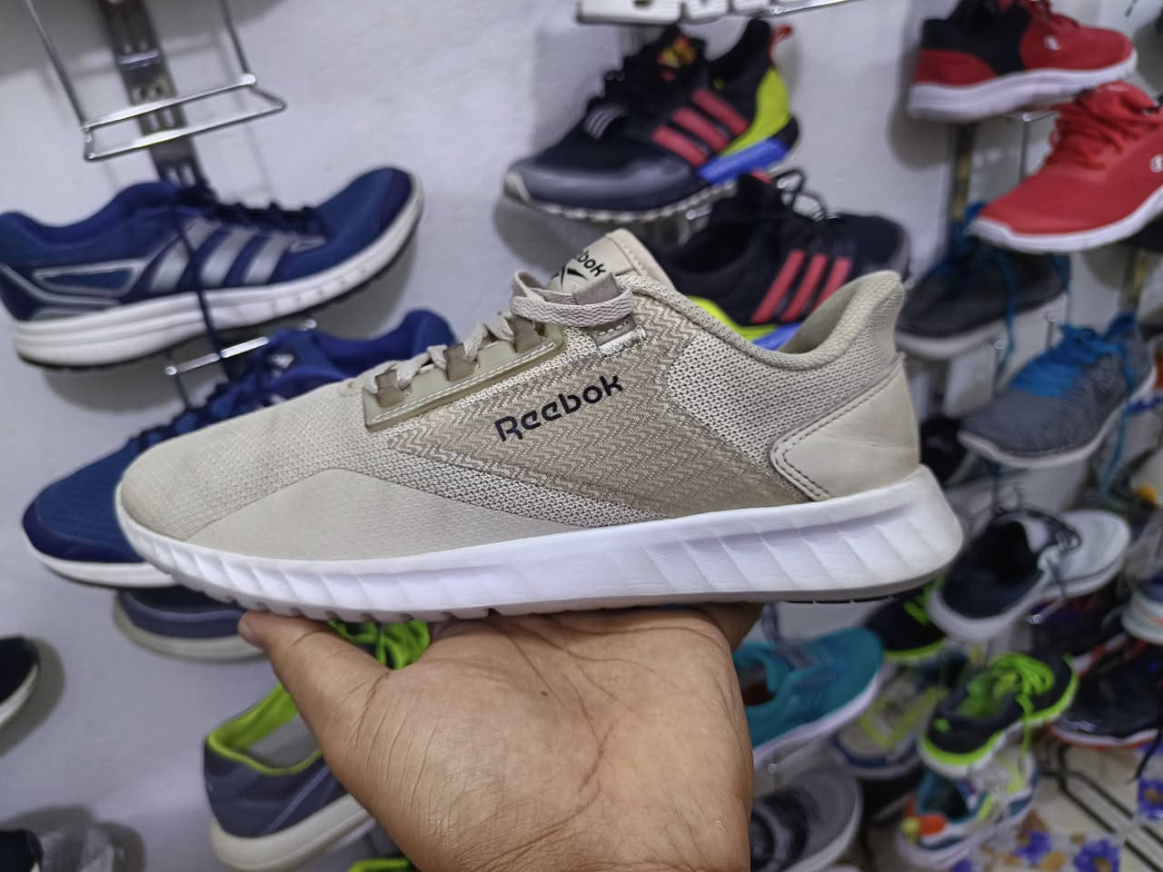 ترانشوز باله رياضي ماركات
العنوان الماجديه شارع الملعب 
قرب السوق محل ابوذر 
***********
