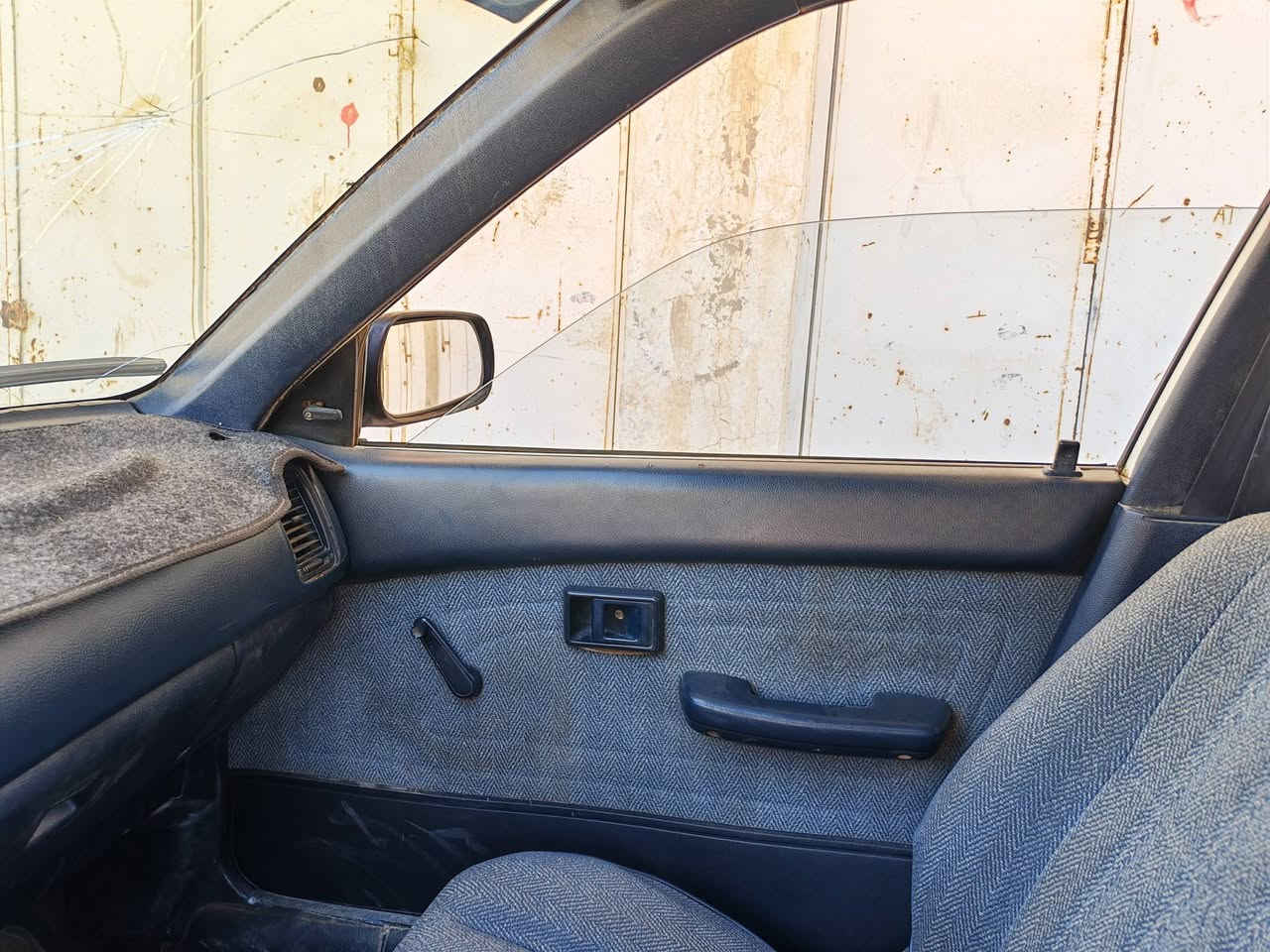 السلام عليكم كورلا 1990 للبيع رقم بغداد سنوية 🪪بشهر ال 11 تسقط يسرة بلاد🚘 بيهة قطعة صبغ جاملغ خلفي جهة السايق تدفئة🔥 وتبريد ❄ شغالات غرفتهة الداخلية نضيفة🫰 مثل ماواضحة بل صور السيارة مابيهة اي نقص نضافتهة مثل ماموضح بل صور السعر 52$💵 وبيهة مجال مكانهة سامراء وللتفاصيل اكثر, *********** واتس اب او  تفضل خاص
