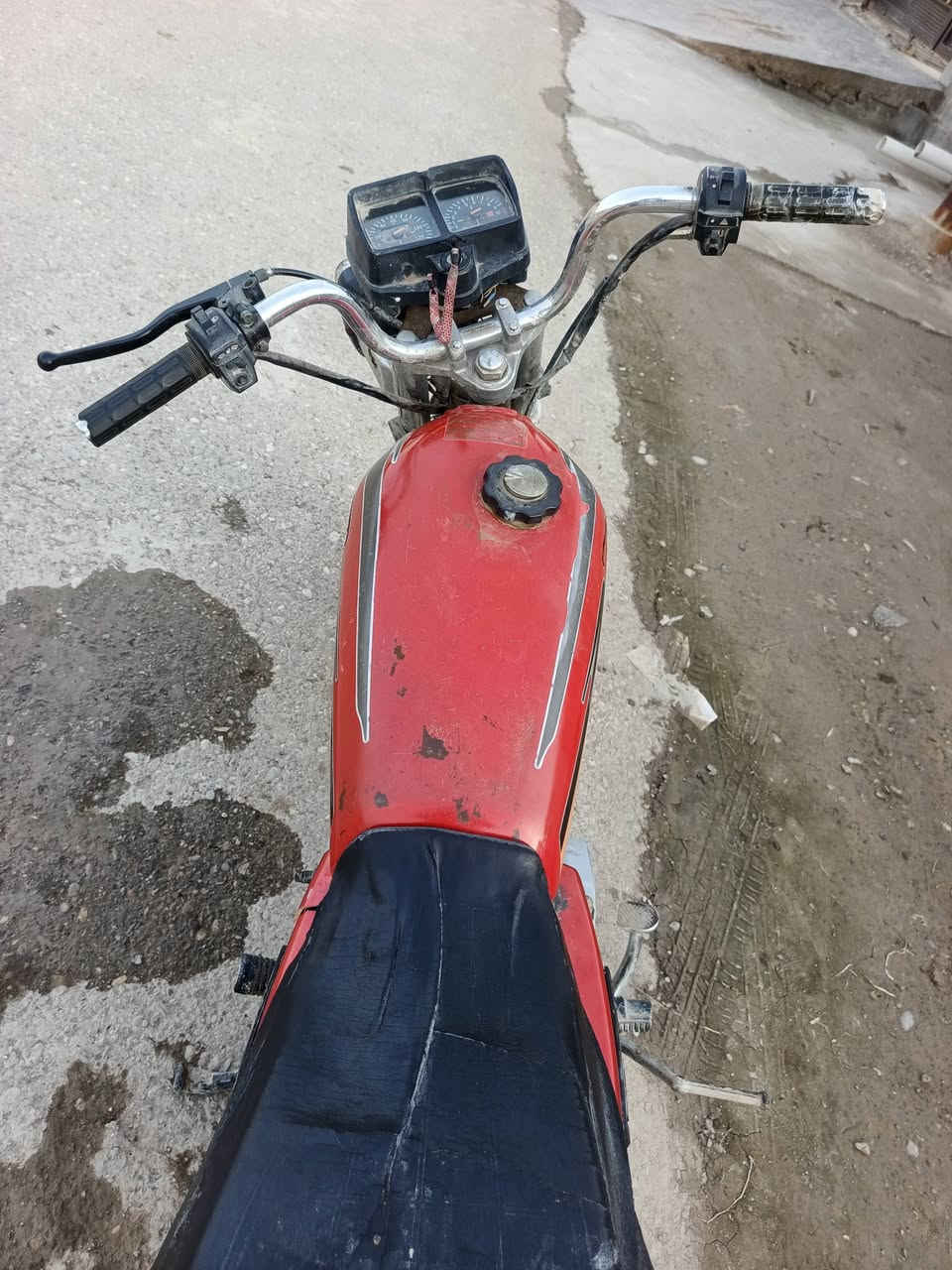 دراجه جني عدل موديل 2018 محرك بلادي فول نضافه ونشاط (تشغيل نكره كهربائيات شغاله) السعر (225)وبيها مجال حك الجيه لاتصال *********** خاص ما جاوب الشراي يتصل السكن ديالى ( ناحيه كنعان)
