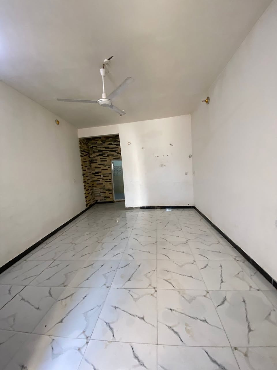 السلام عليكم بيت للايجار بالبكرلي الثانيه
بيت نظيف ومرتب يحتوي على غرفه و وكلدور ومطبخ وصحيات
سعر الايجار 250 وبي مجال
للاستفسار مراجعة مكتب عقارات البياتي
او الاتصال على الرقم ***********
