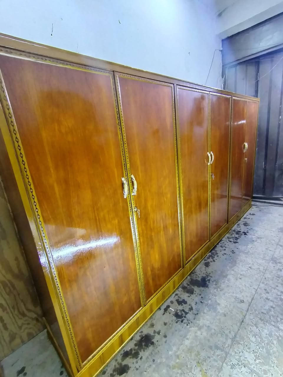 السلام عليكم كنتور صاج ابو الستة مستخدم مصبوغ وملمع كامل اي نقص مابي كامل السعر ٢٢٥ موجود توصيل مكاني الشعلة ***********
