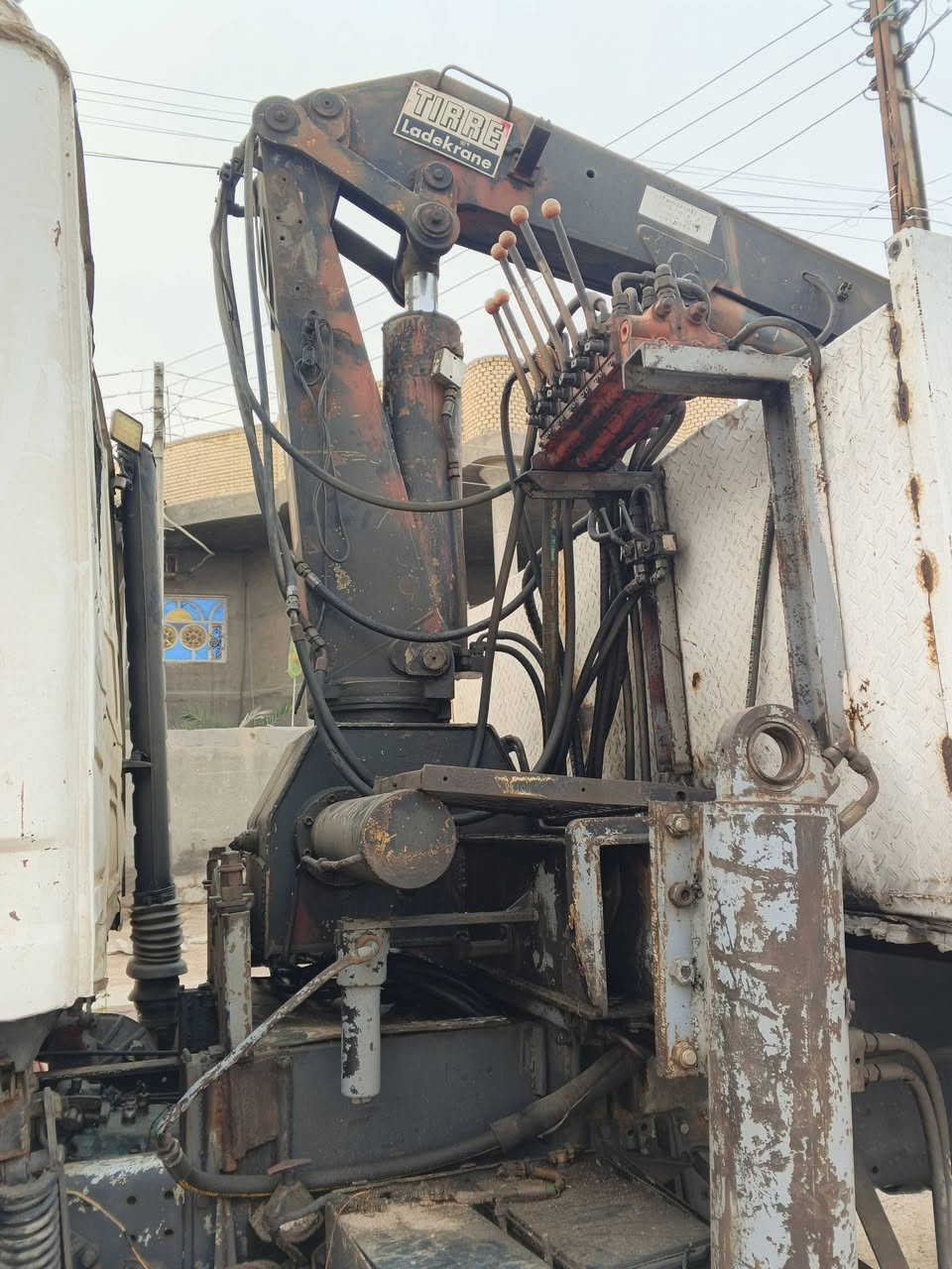 سلام عليكم كرين للبيع جاهز 7طن للتواصل على هذا الرقم ***********
