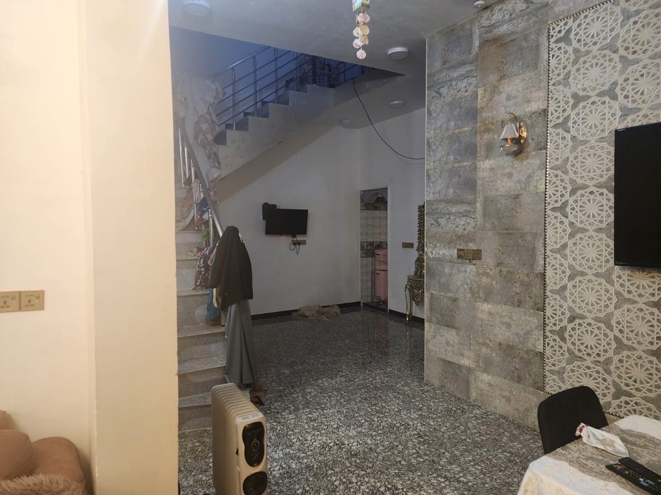 العنون كربلاء شبانات بزل الاول 
بيت جديد سند ٢٥ 
مساحه 185متر 