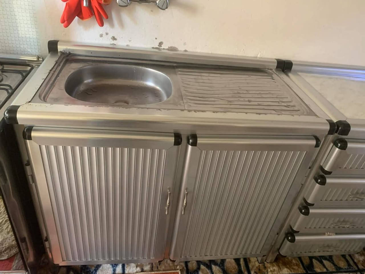 كاونتر المينيوم باب اول
قياسات الكاونتر الارضي ٢متر والسنك ١١٠  والملحق ٢٥٠ سنتمتر 
السعر ٣٠٠ وبي مجال 
للأستفسار ***********
